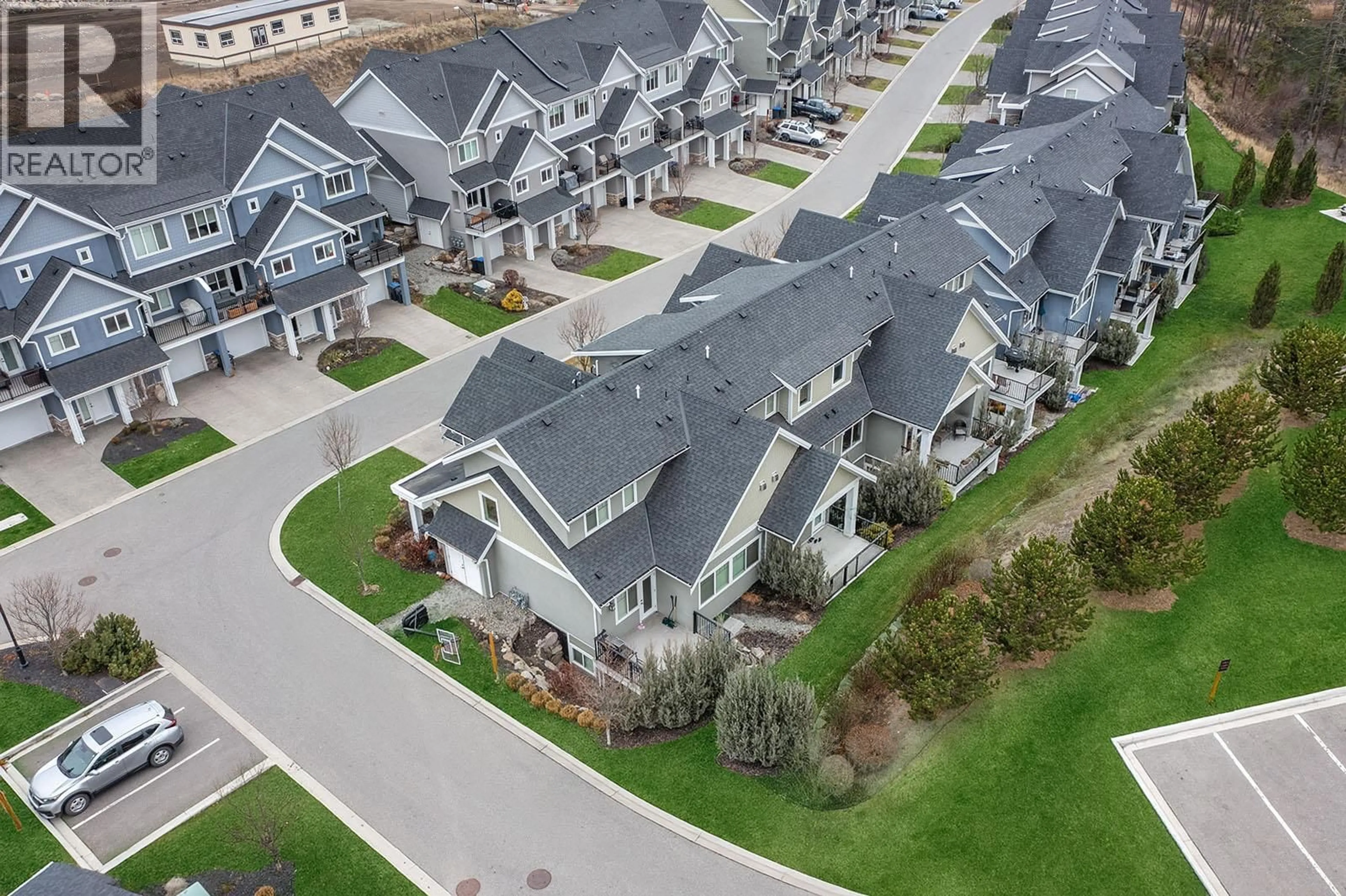A pic from outside/outdoor area/front of a property/back of a property/a pic from drone, street for 41 - 1450 UNION ROAD, Kelowna British Columbia V1V3E1