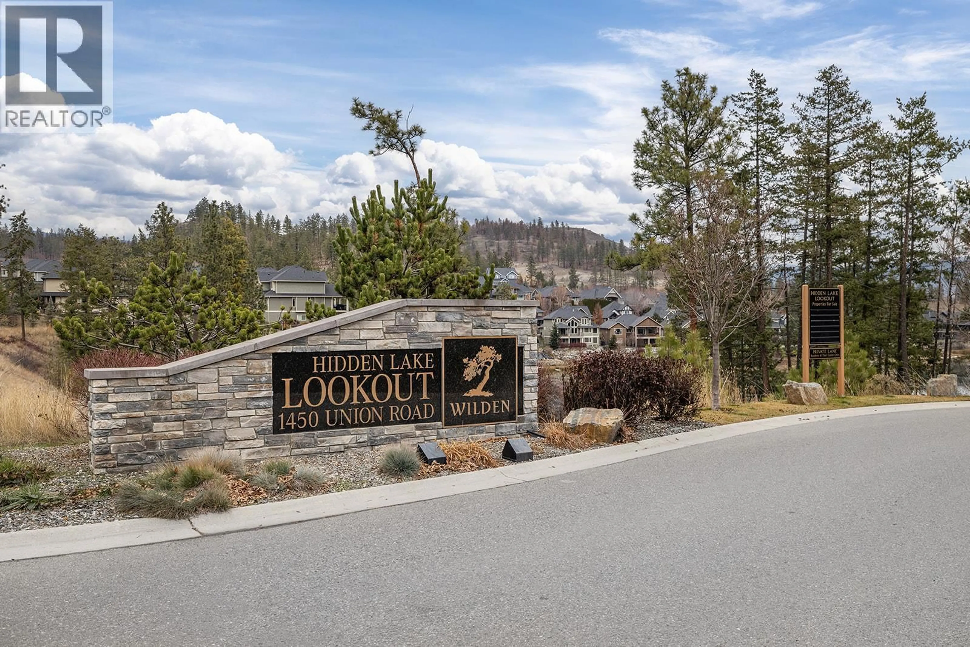 Indoor foyer for 41 - 1450 UNION ROAD, Kelowna British Columbia V1V3E1
