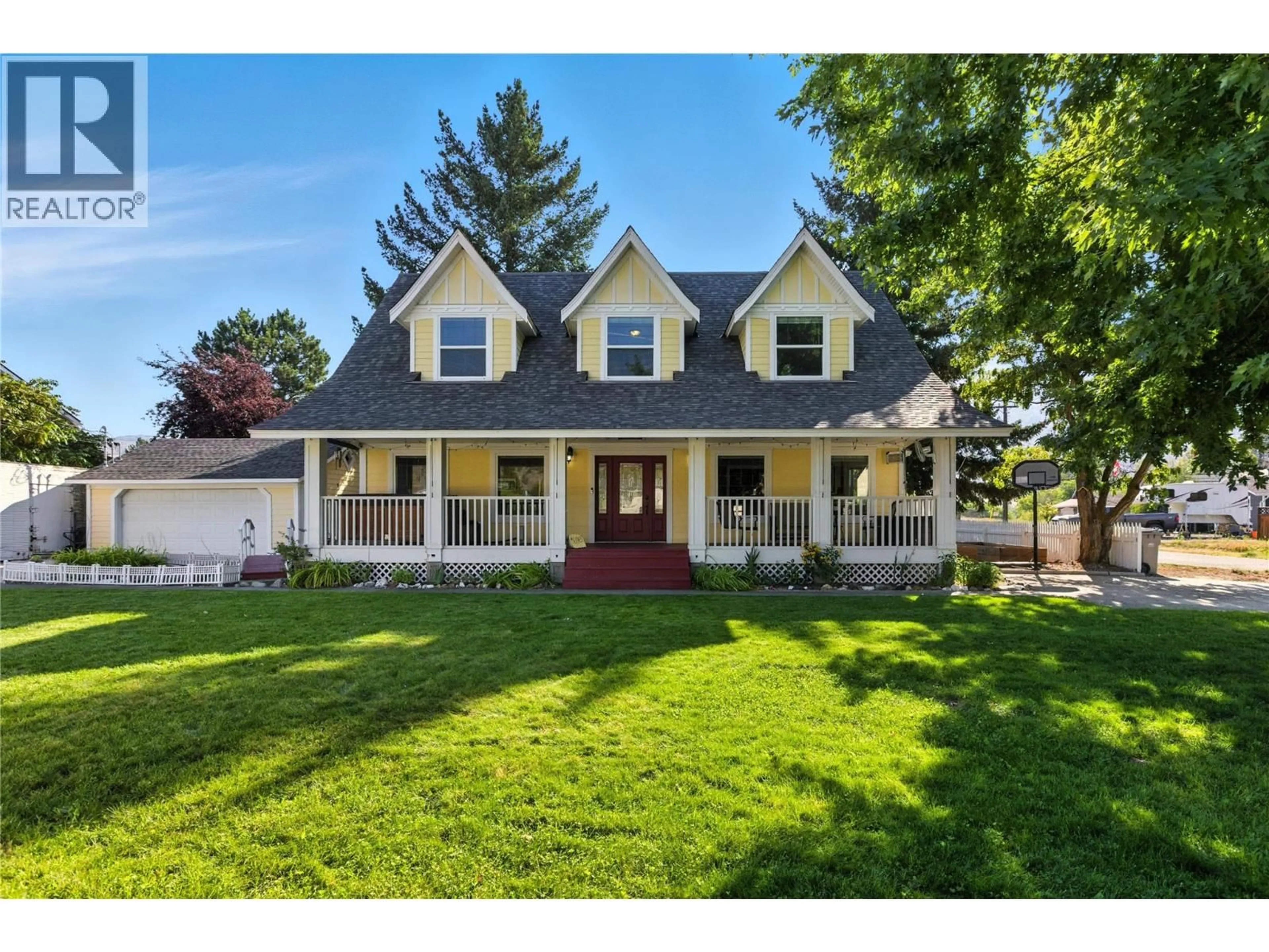 Home with vinyl exterior material, street for 698 PORTERFIELD ROAD, Kamloops British Columbia V2B6M6
