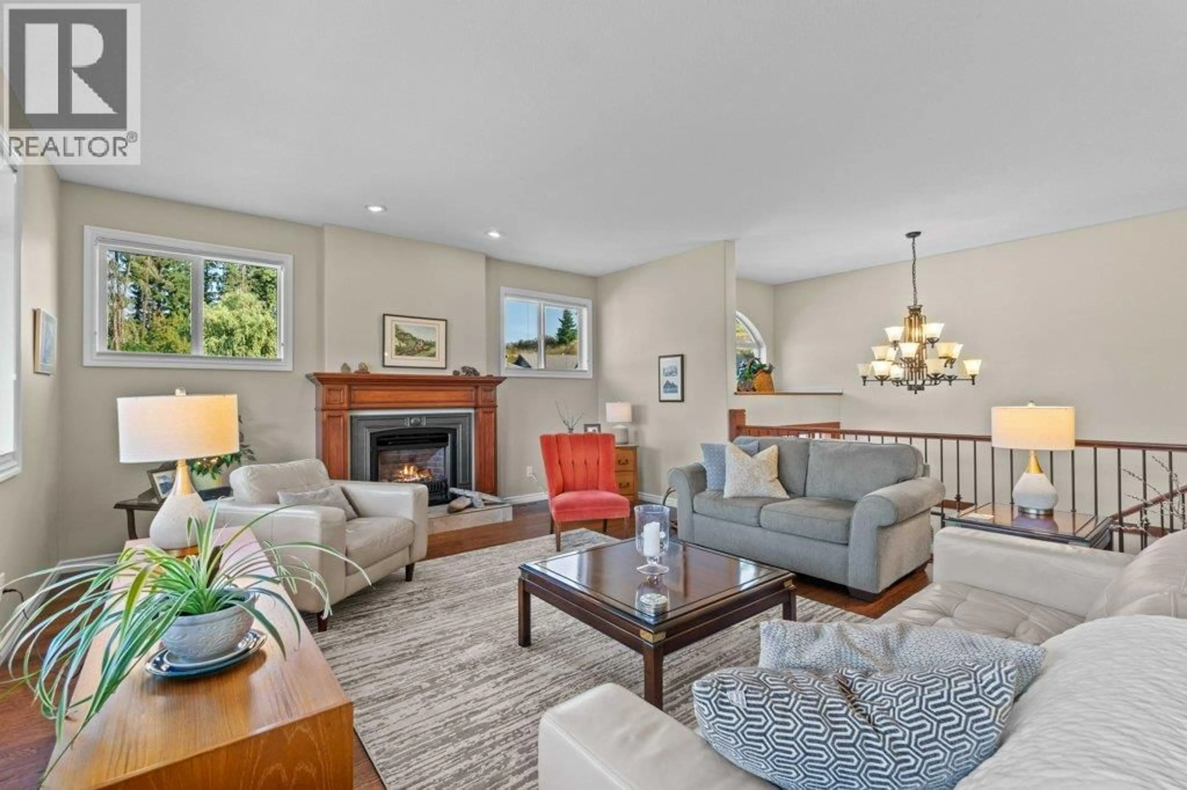 Living room with furniture, unknown for 8 - 1581 20 STREET NORTHEAST, Salmon Arm British Columbia V1E0A7