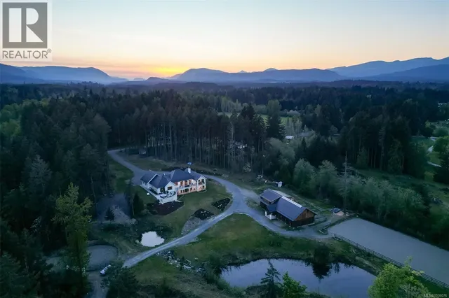 4939 WATERS ROAD, Duncan 2