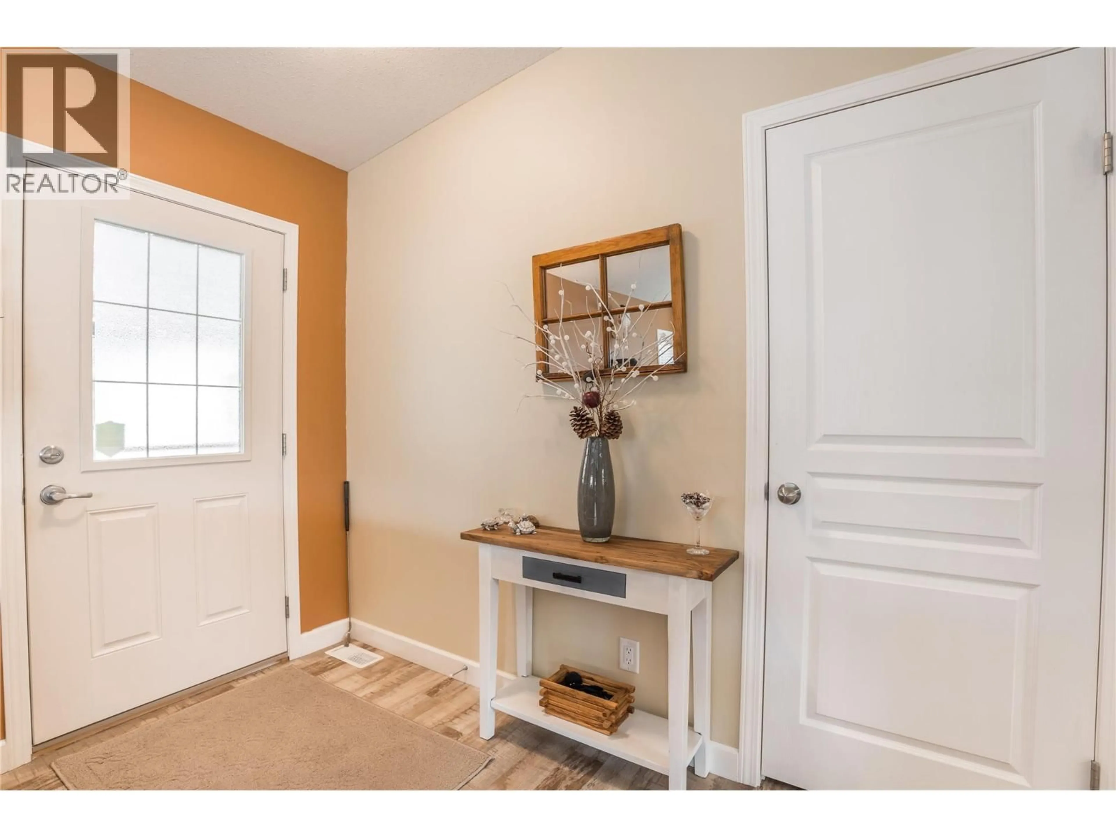 Indoor entryway for 34 8712 STEUART STREET, Summerland British Columbia V0H1Z1
