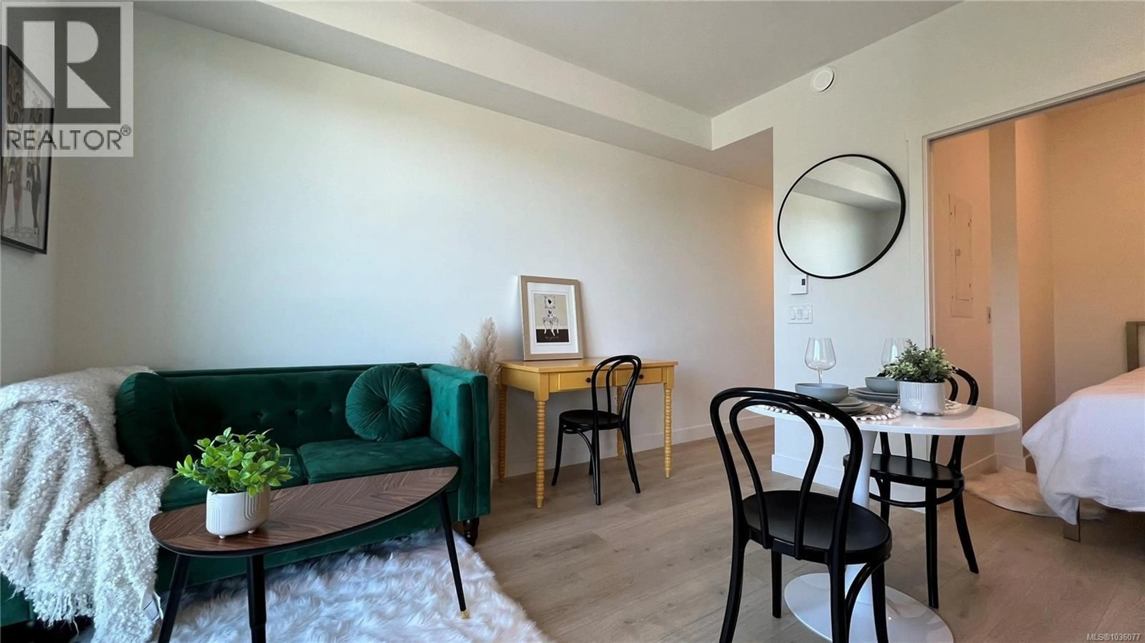 Living room with furniture, wood/laminate floor for 404 - 1301 HILLSIDE AVENUE, Victoria British Columbia V8T2B3