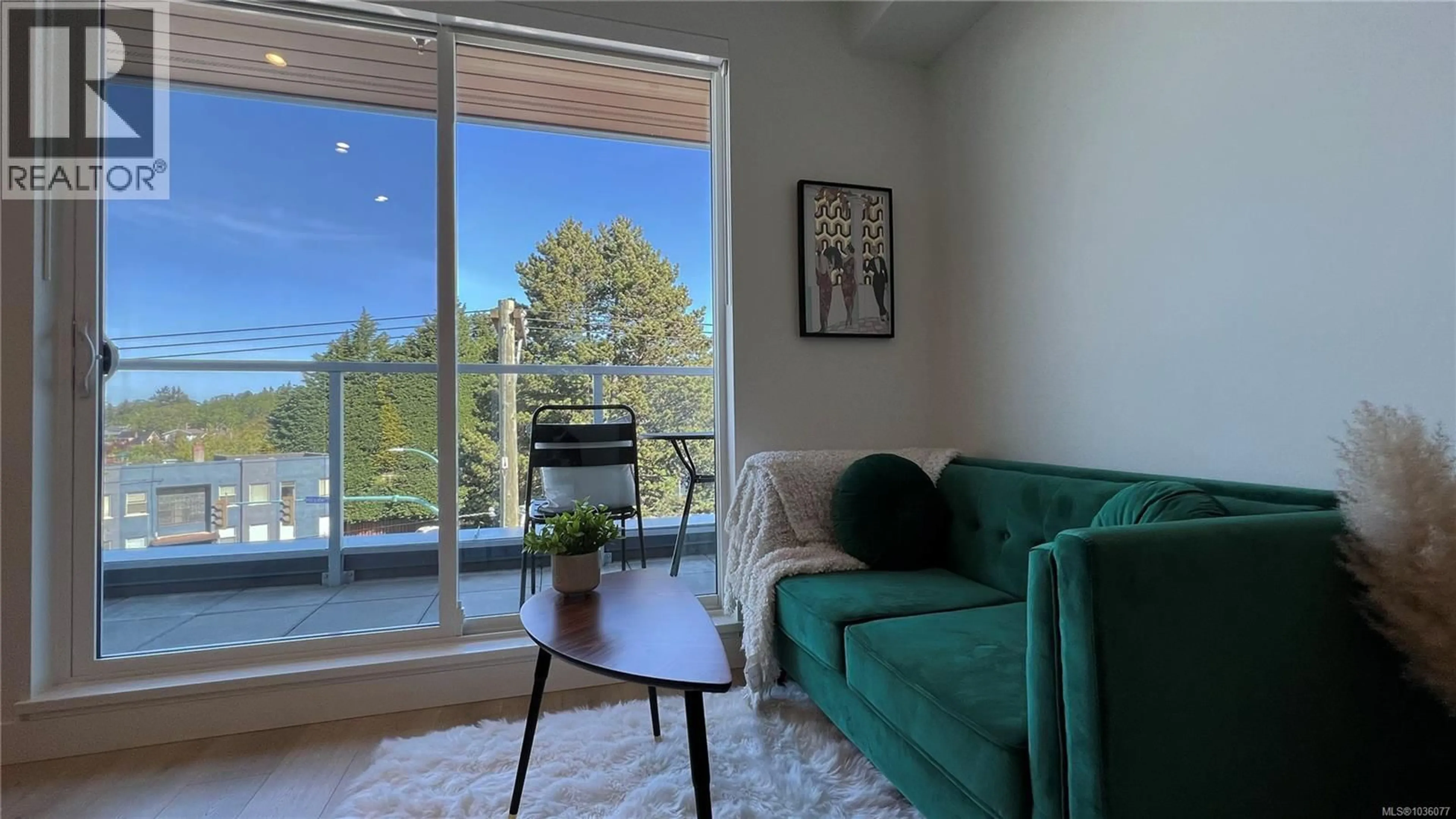 Living room with furniture, unknown for 404 - 1301 HILLSIDE AVENUE, Victoria British Columbia V8T2B3