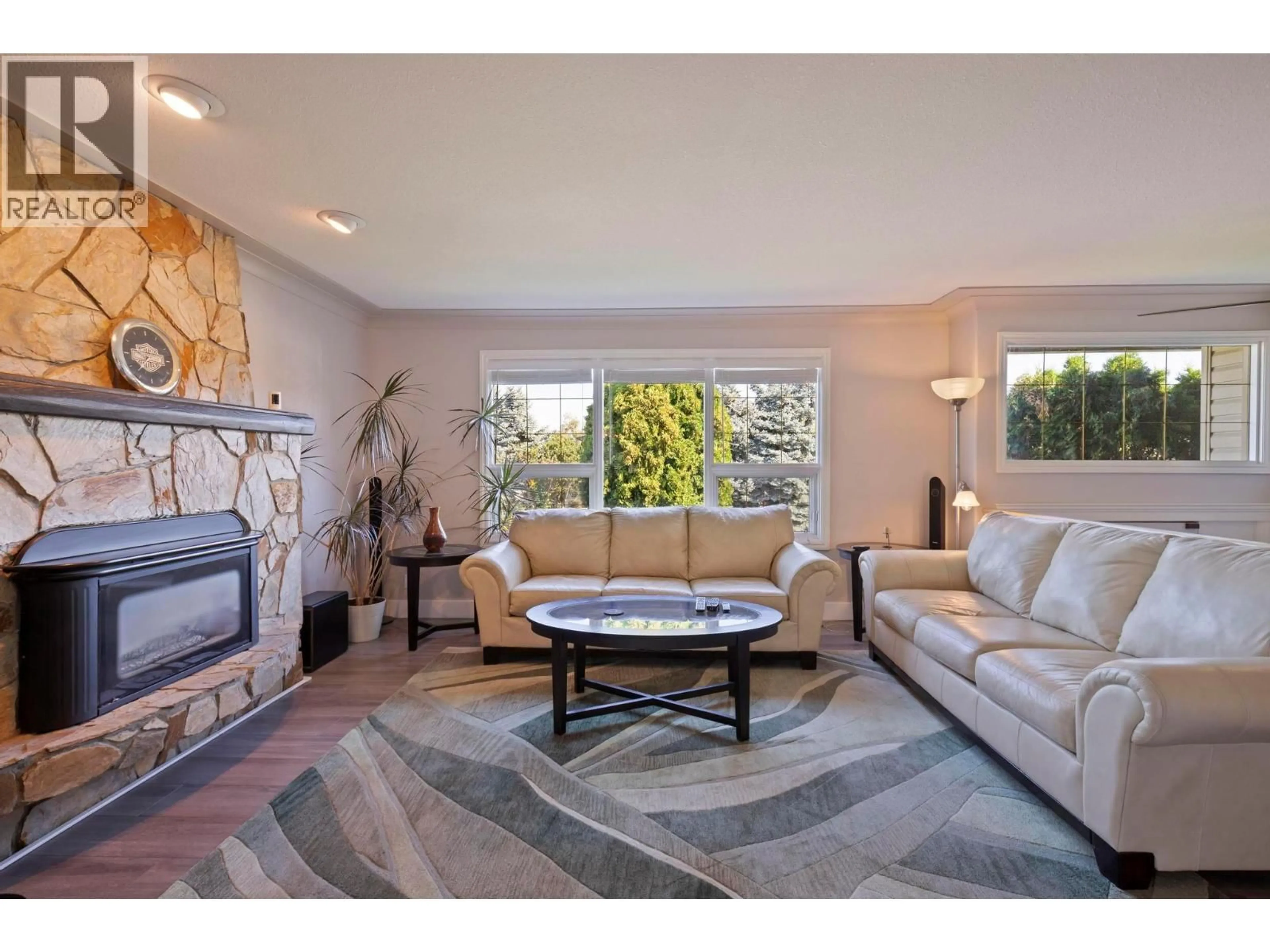 Living room with furniture, unknown for 1685 JONATHAN ROAD, Kelowna British Columbia V1P1A7