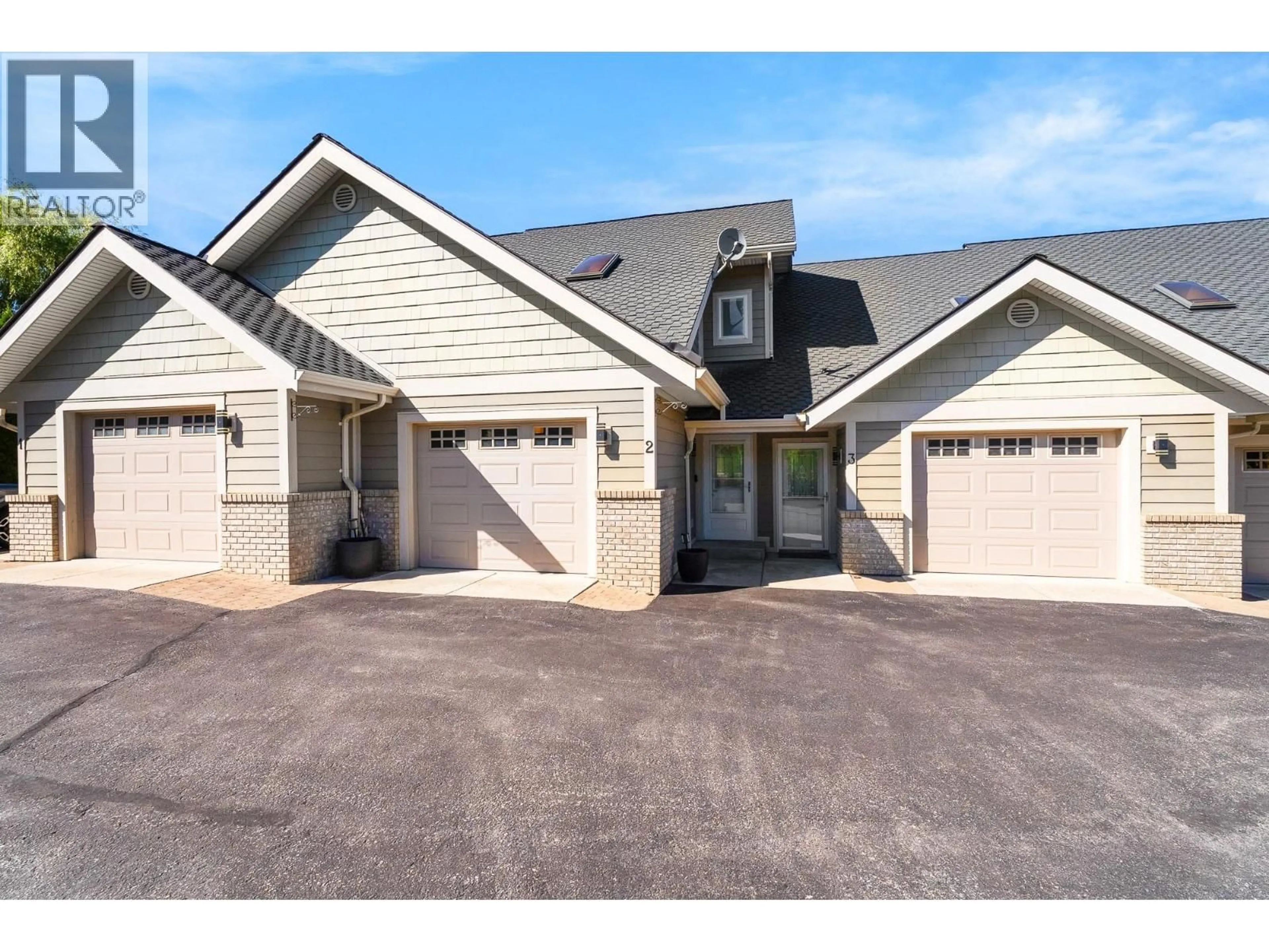 Indoor garage for 2 - 2802 HENSTRIDGE ROAD, Sorrento British Columbia V0E2W0