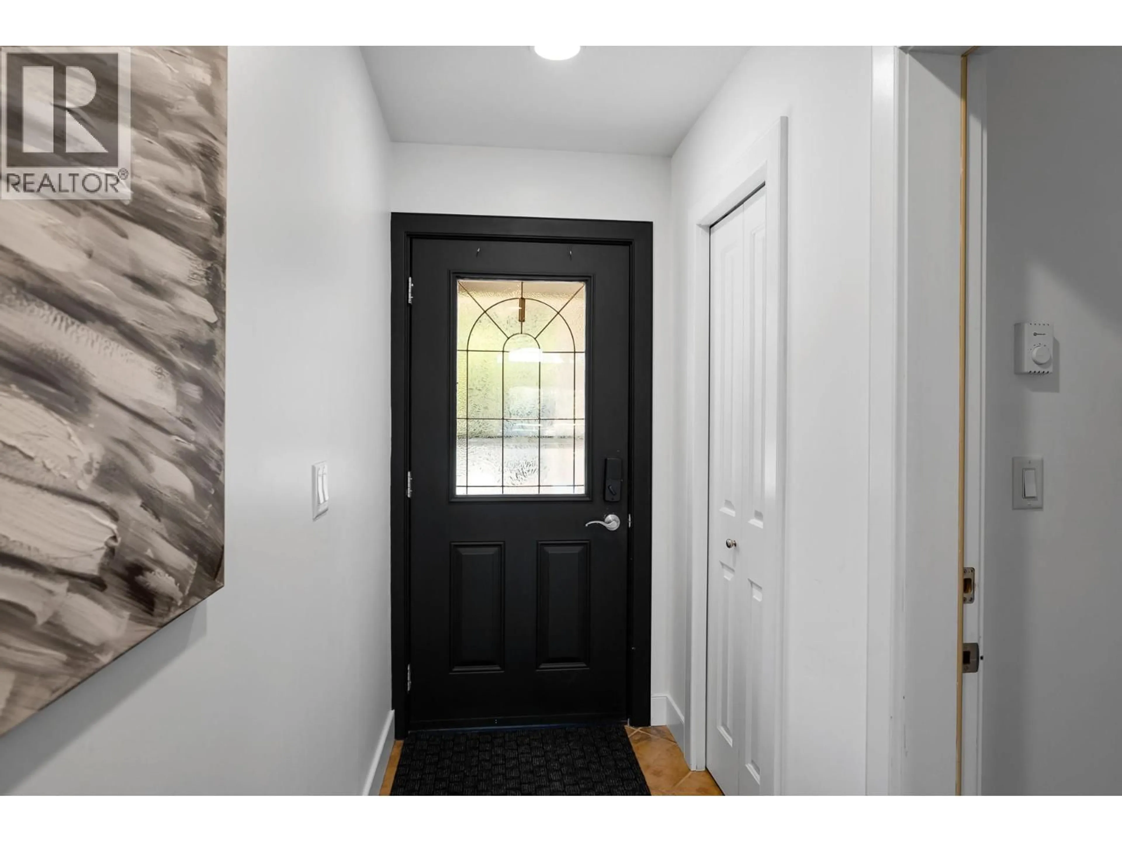 Indoor entryway for 2 - 2802 HENSTRIDGE ROAD, Sorrento British Columbia V0E2W0
