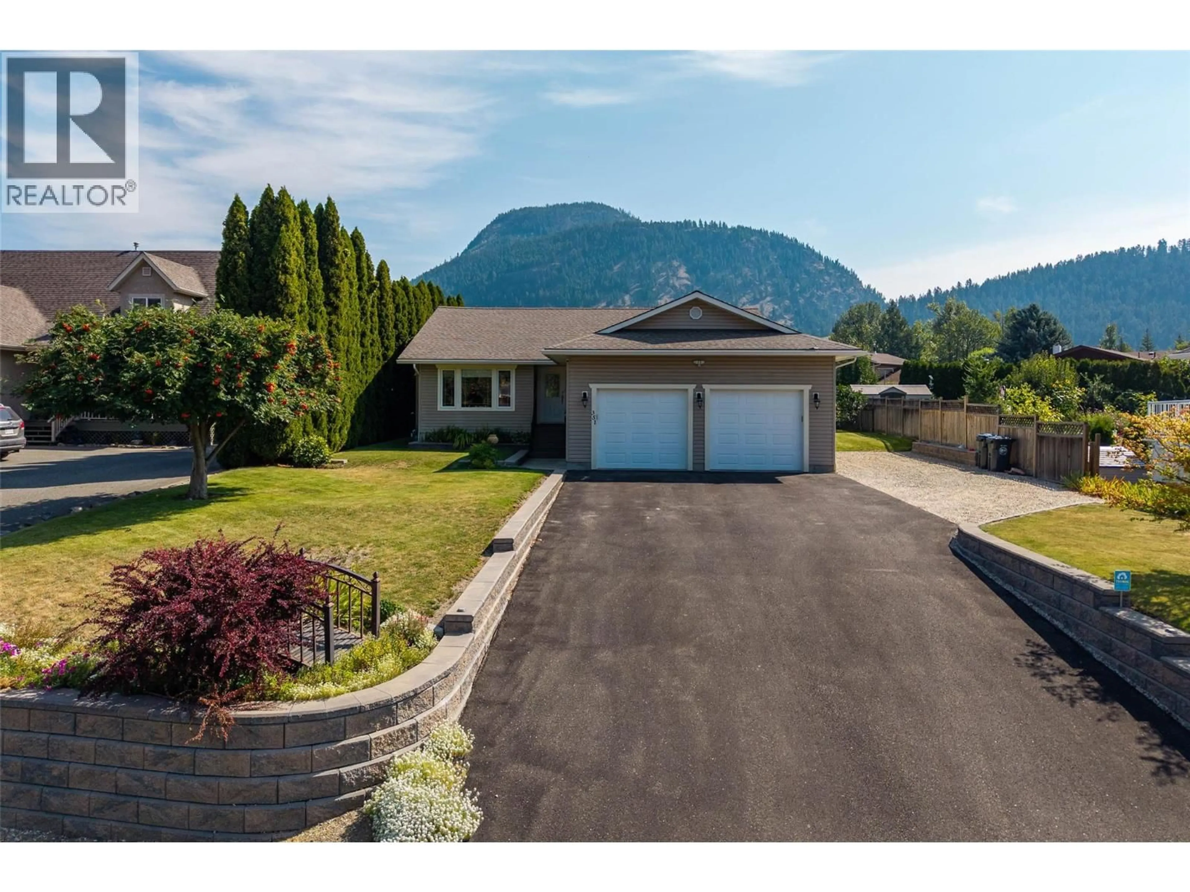 A pic from outside/outdoor area/front of a property/back of a property/a pic from drone, mountain view for 351 JUNIPER STREET, Chase British Columbia V0E1M0
