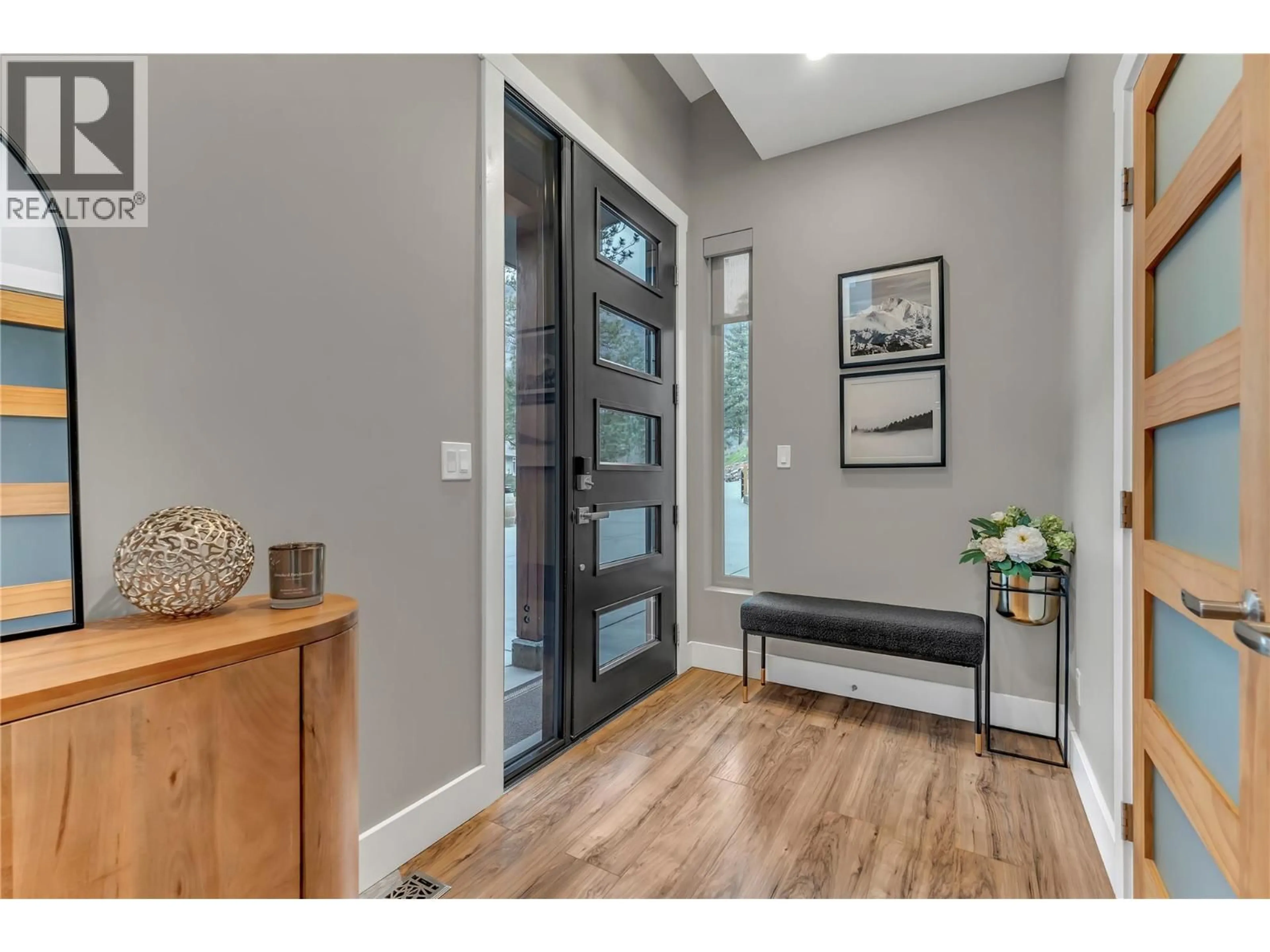 Indoor entryway for 109 FAIRWAY DRIVE, Kaleden British Columbia V0H1K0