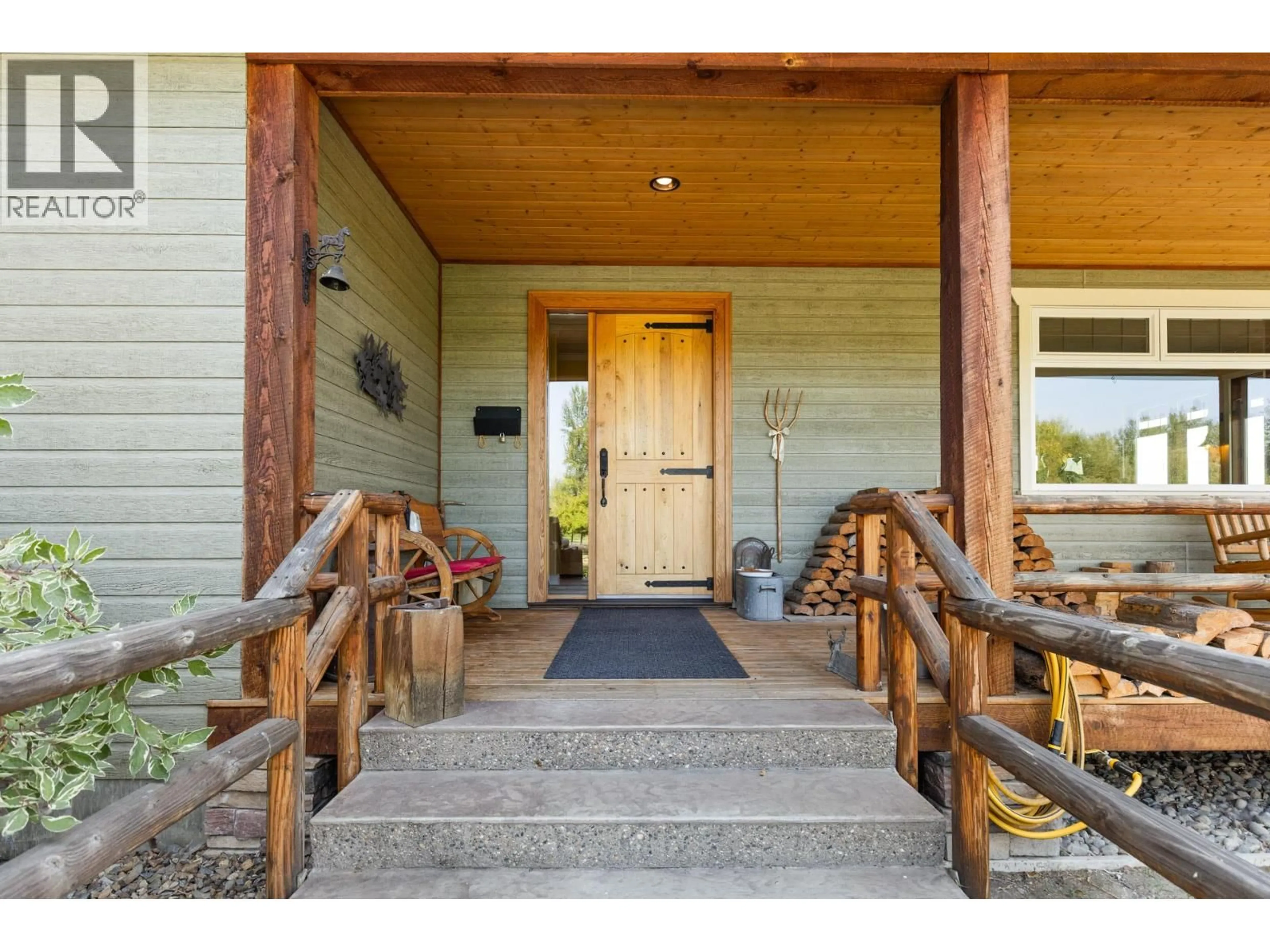Indoor entryway for 1795 HEIMLICH ROAD, Kelowna British Columbia V1W4A8