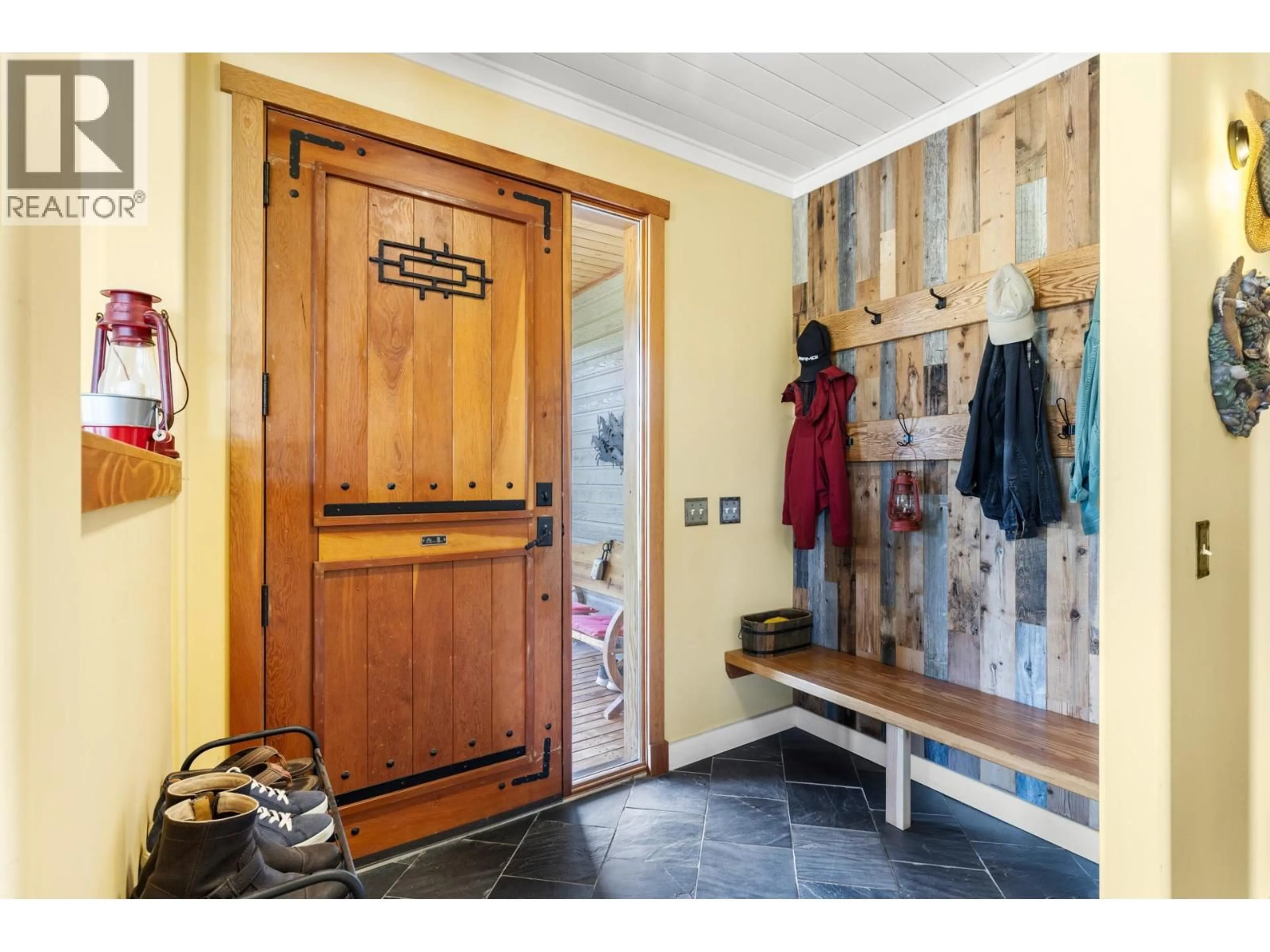 Indoor entryway for 1795 HEIMLICH ROAD, Kelowna British Columbia V1W4A8