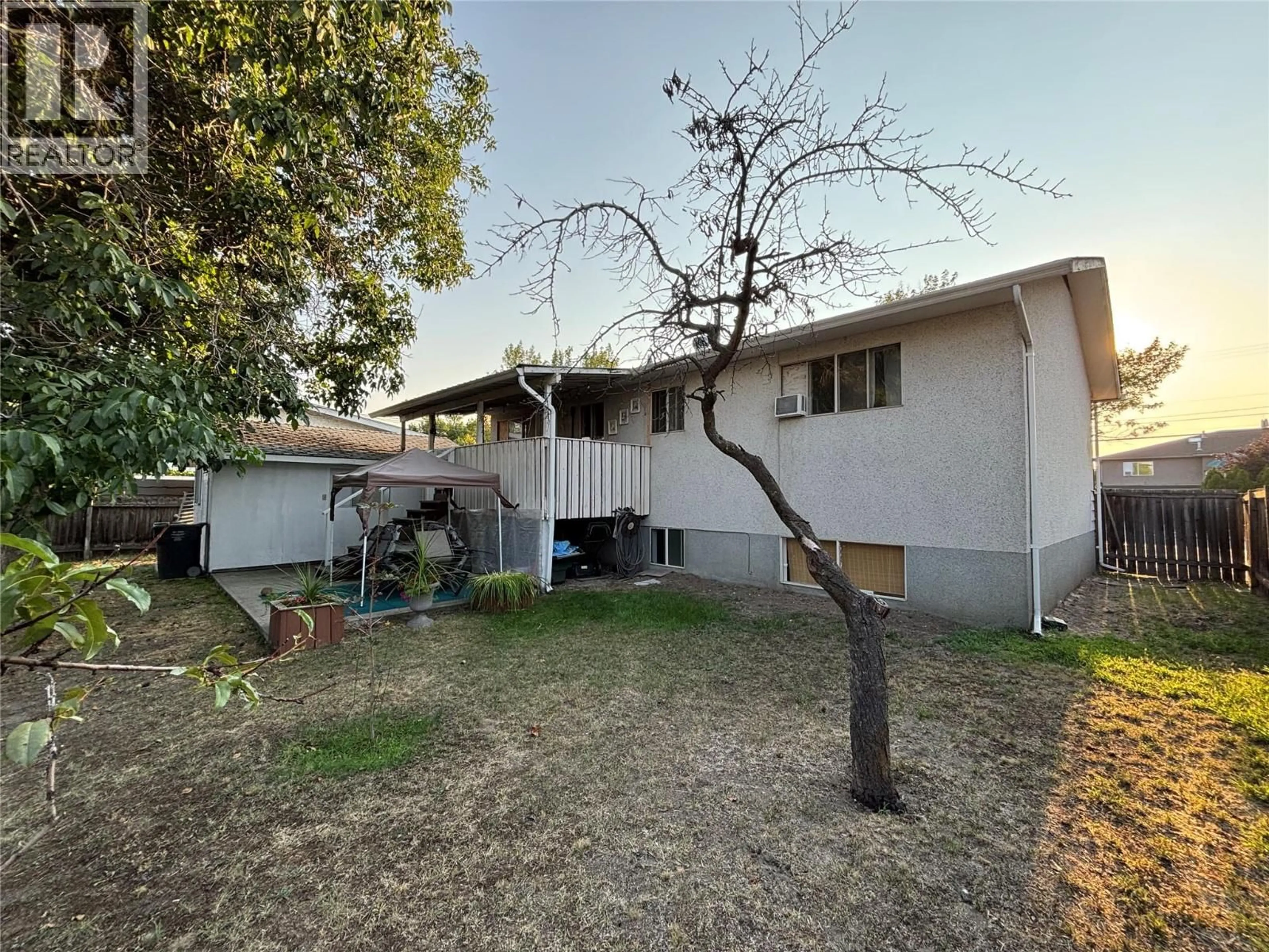 A pic from outside/outdoor area/front of a property/back of a property/a pic from drone, street for 3049 GORDON DRIVE, Kelowna British Columbia V1W3R1