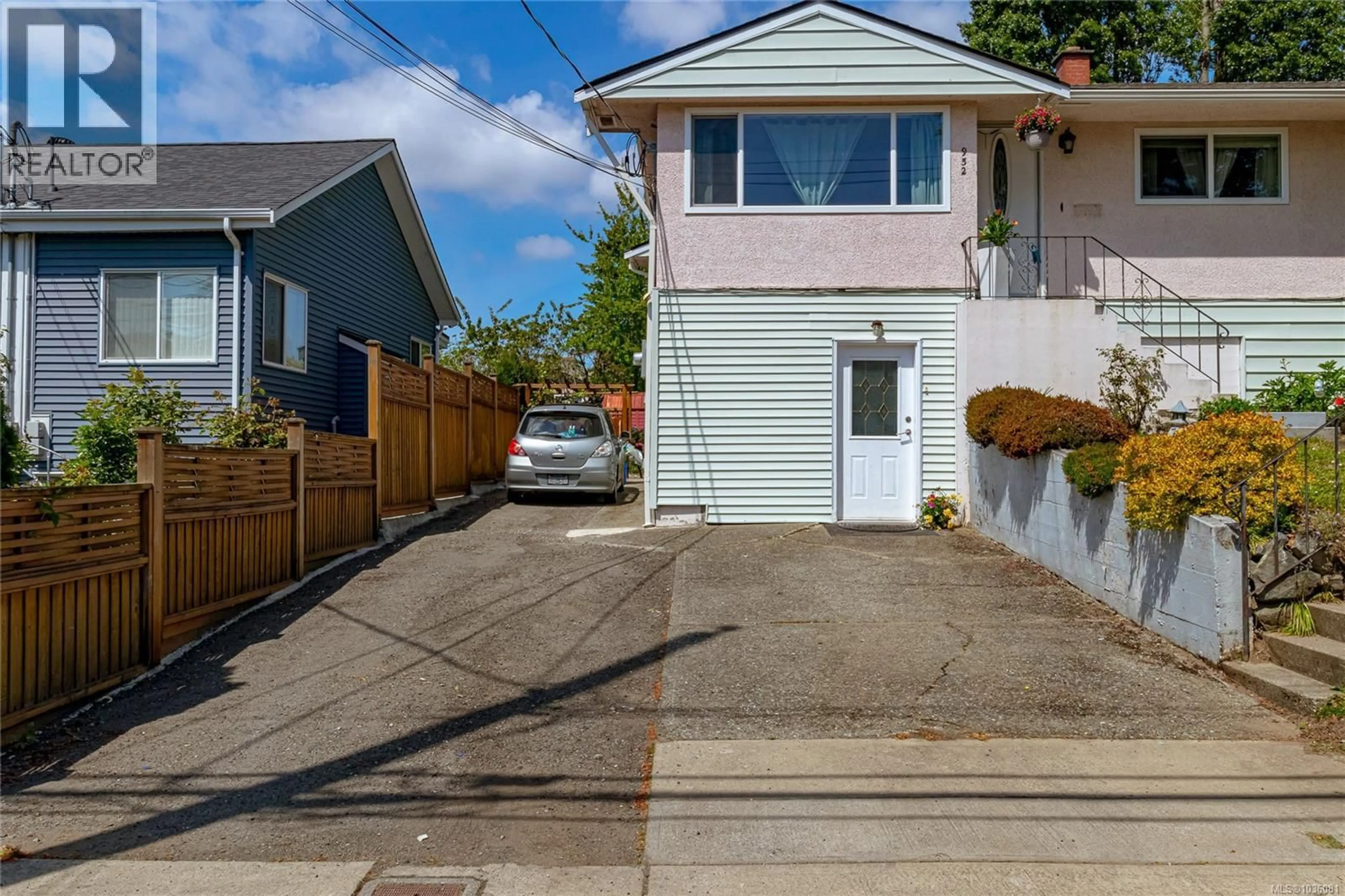 Unknown for 952 TATTERSALL DRIVE, Saanich British Columbia V8X2W9
