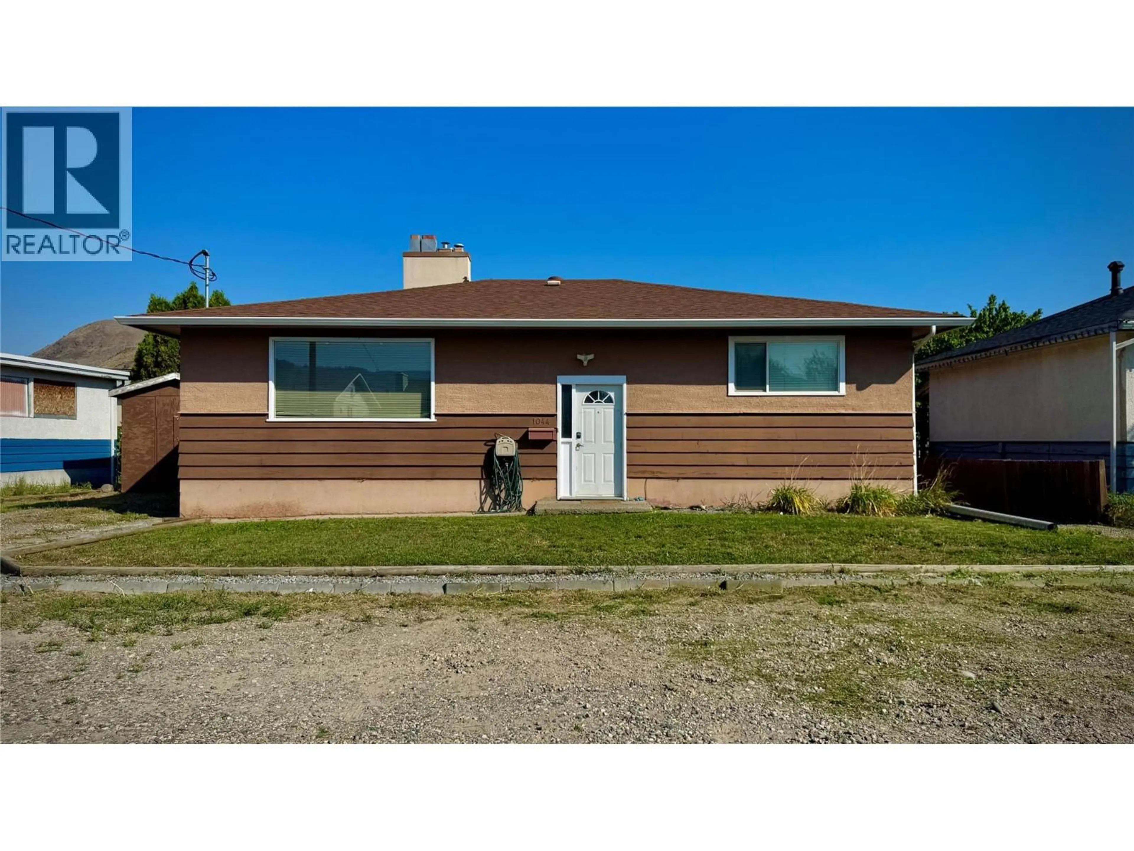 Home with vinyl exterior material, street for 1044 LETHBRIDGE AVENUE, Kamloops British Columbia V2B1Y2