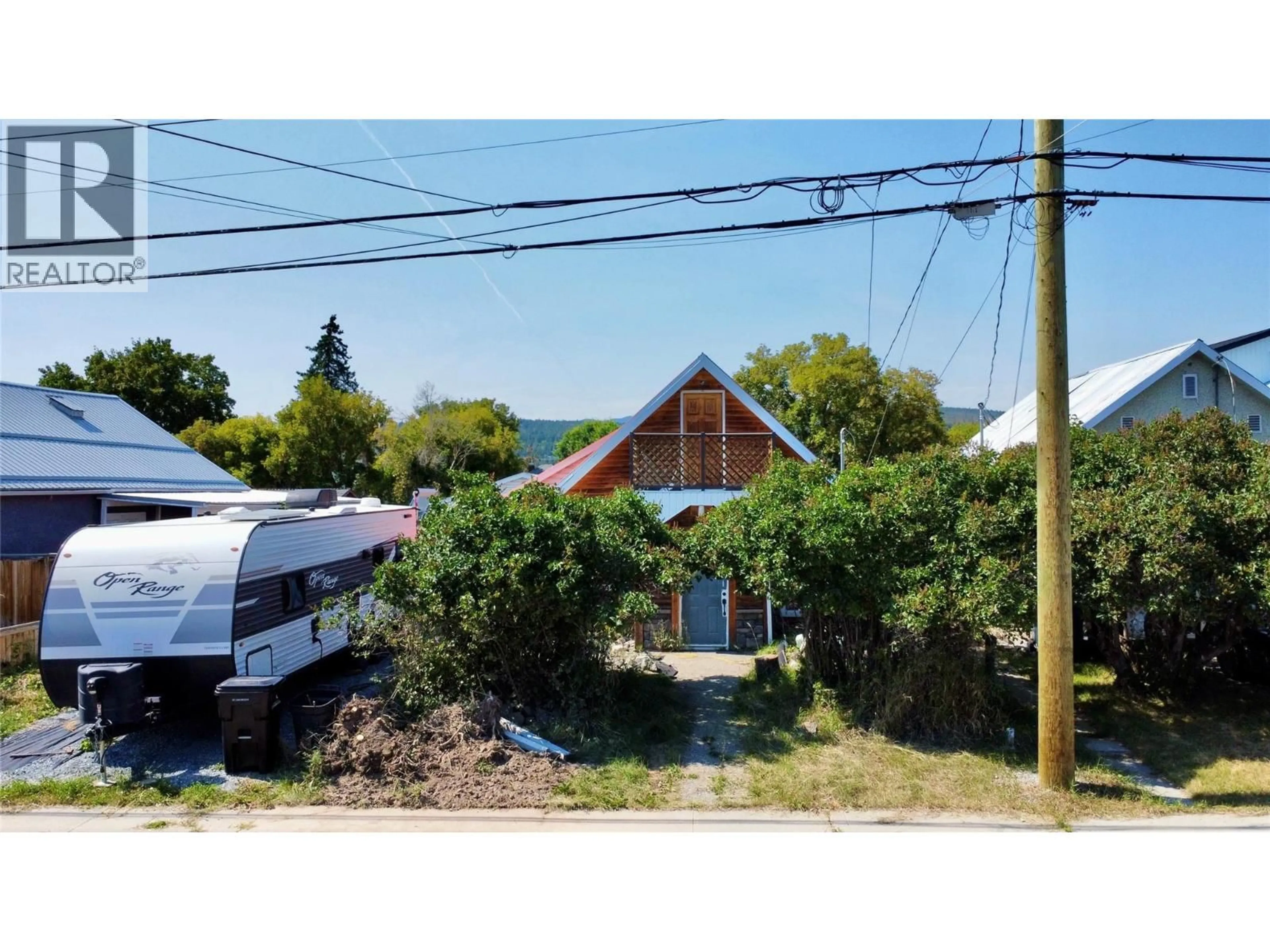 A pic from outside/outdoor area/front of a property/back of a property/a pic from drone, street for 213 5TH AVENUE SOUTH, Cranbrook British Columbia V1C2G5