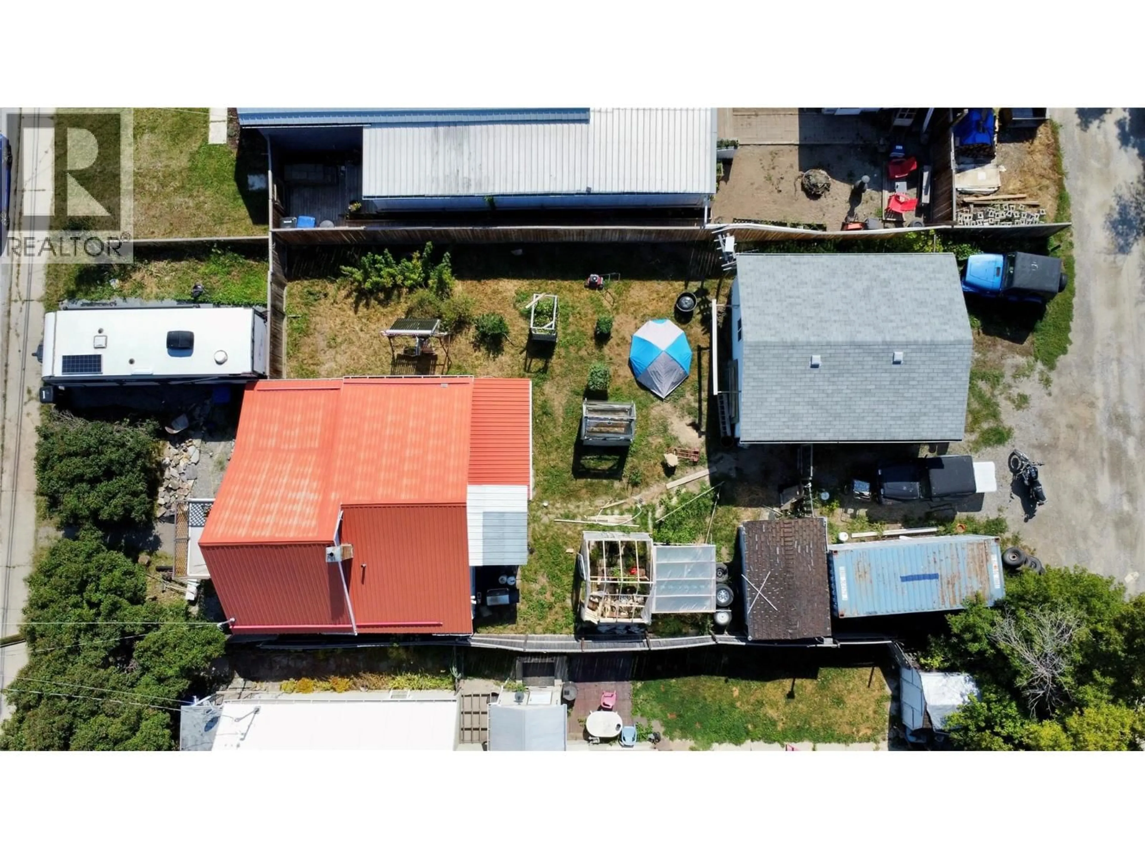 A pic from outside/outdoor area/front of a property/back of a property/a pic from drone, street for 213 5TH AVENUE SOUTH, Cranbrook British Columbia V1C2G5