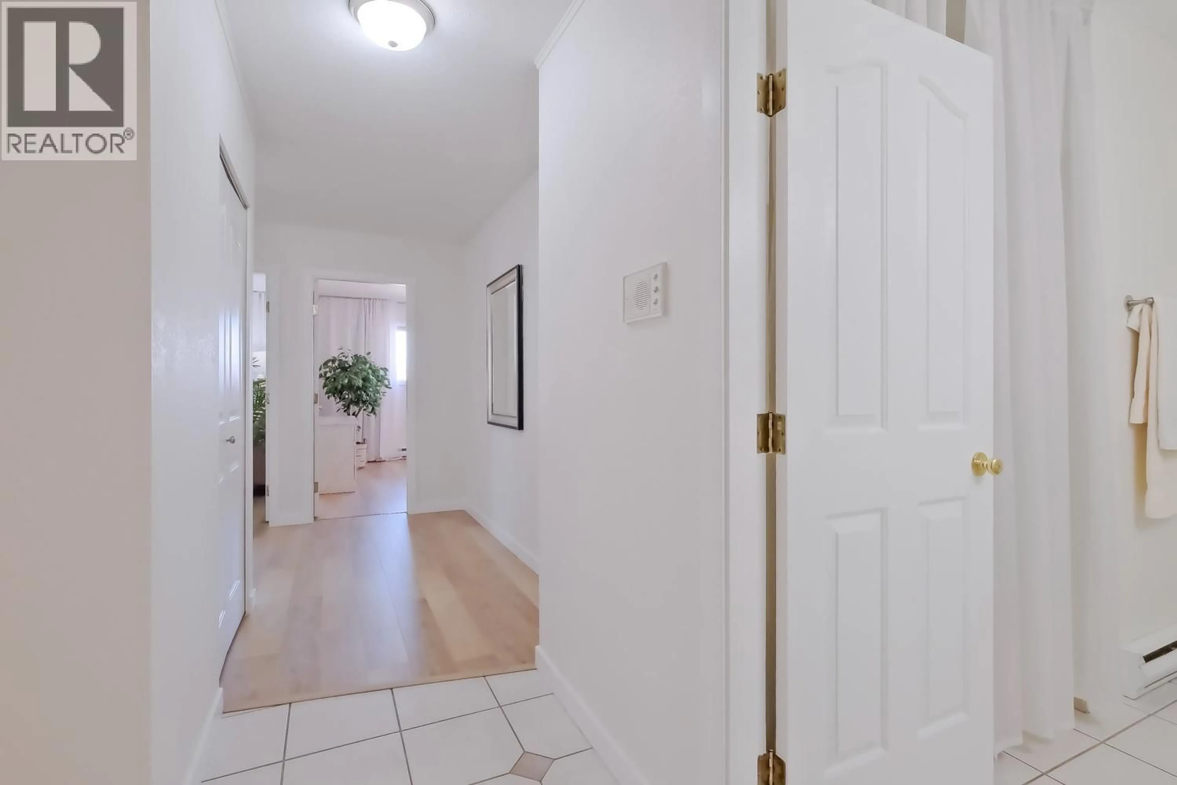 Indoor entryway for 307 - 133 WINNIPEG STREET, Penticton British Columbia V2A6L2