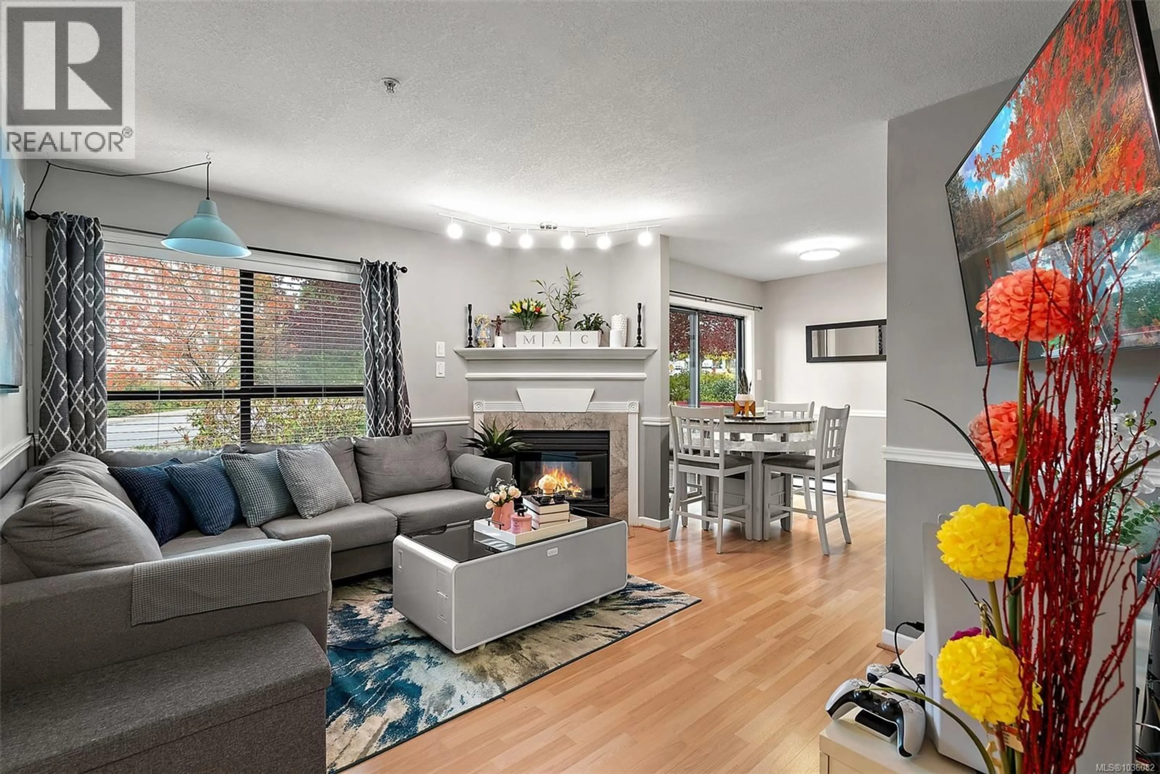 Living room with furniture, unknown for 202 - 7 GORGE ROAD WEST, Saanich British Columbia V9A1L9