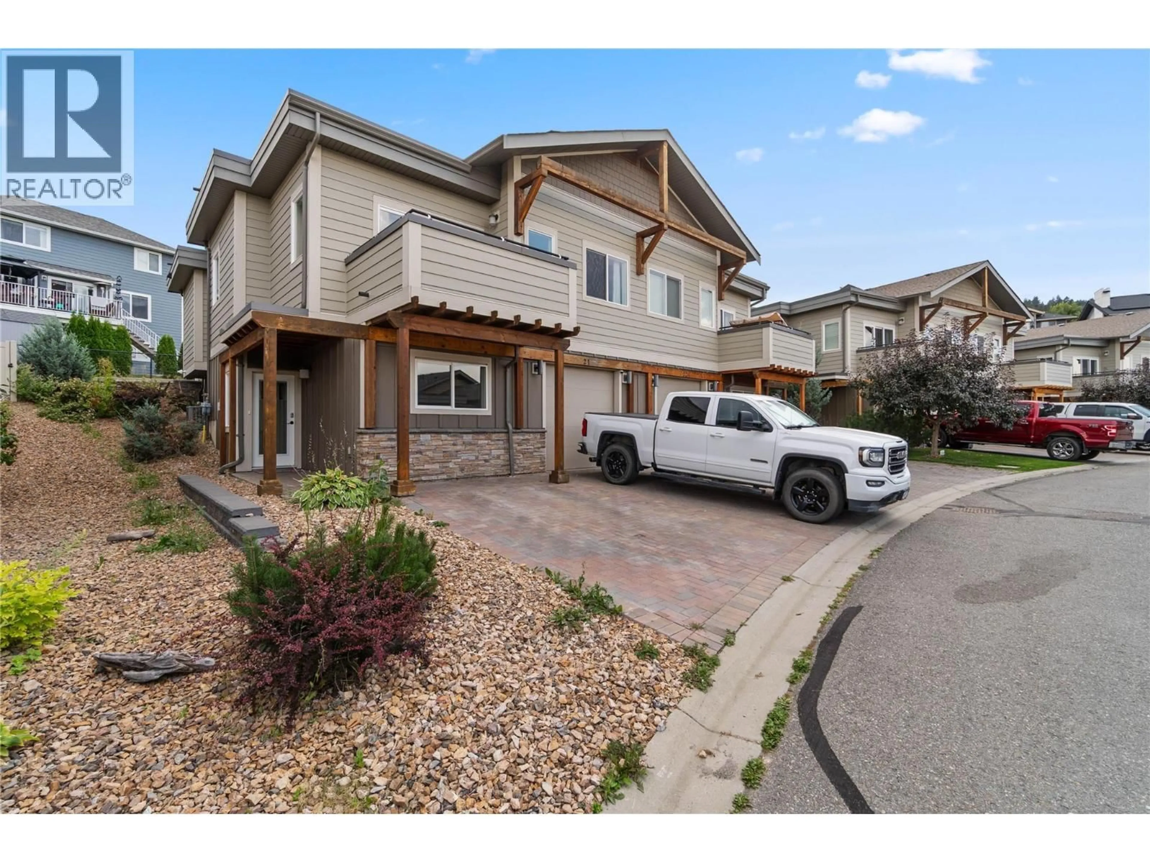Home with vinyl exterior material, street for 21 - 2200 LINFIELD DRIVE, Kamloops British Columbia V1S0C5