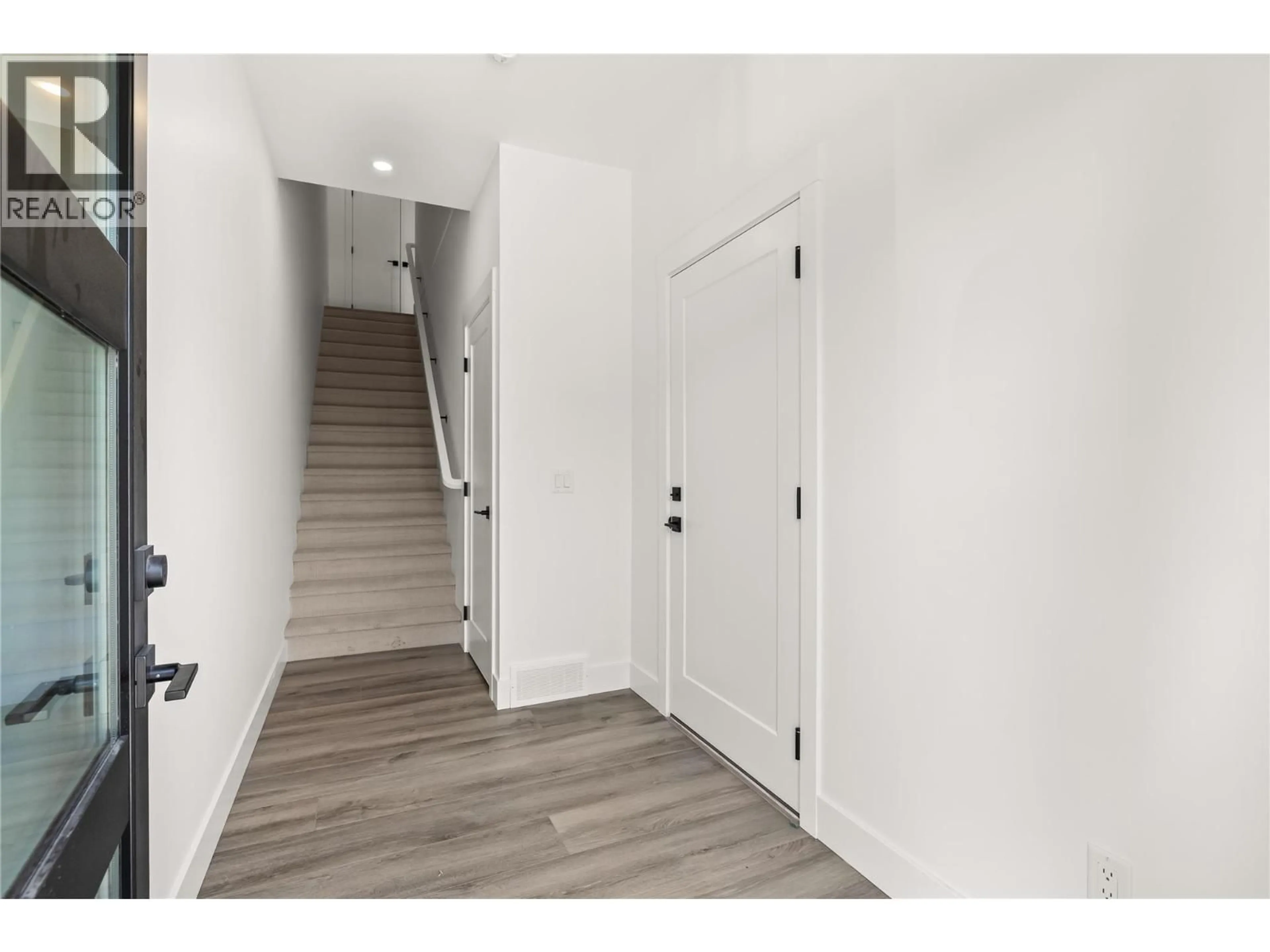 Indoor entryway for 17 - 2835 CANYON CREST DRIVE, West Kelowna British Columbia V4T0G8