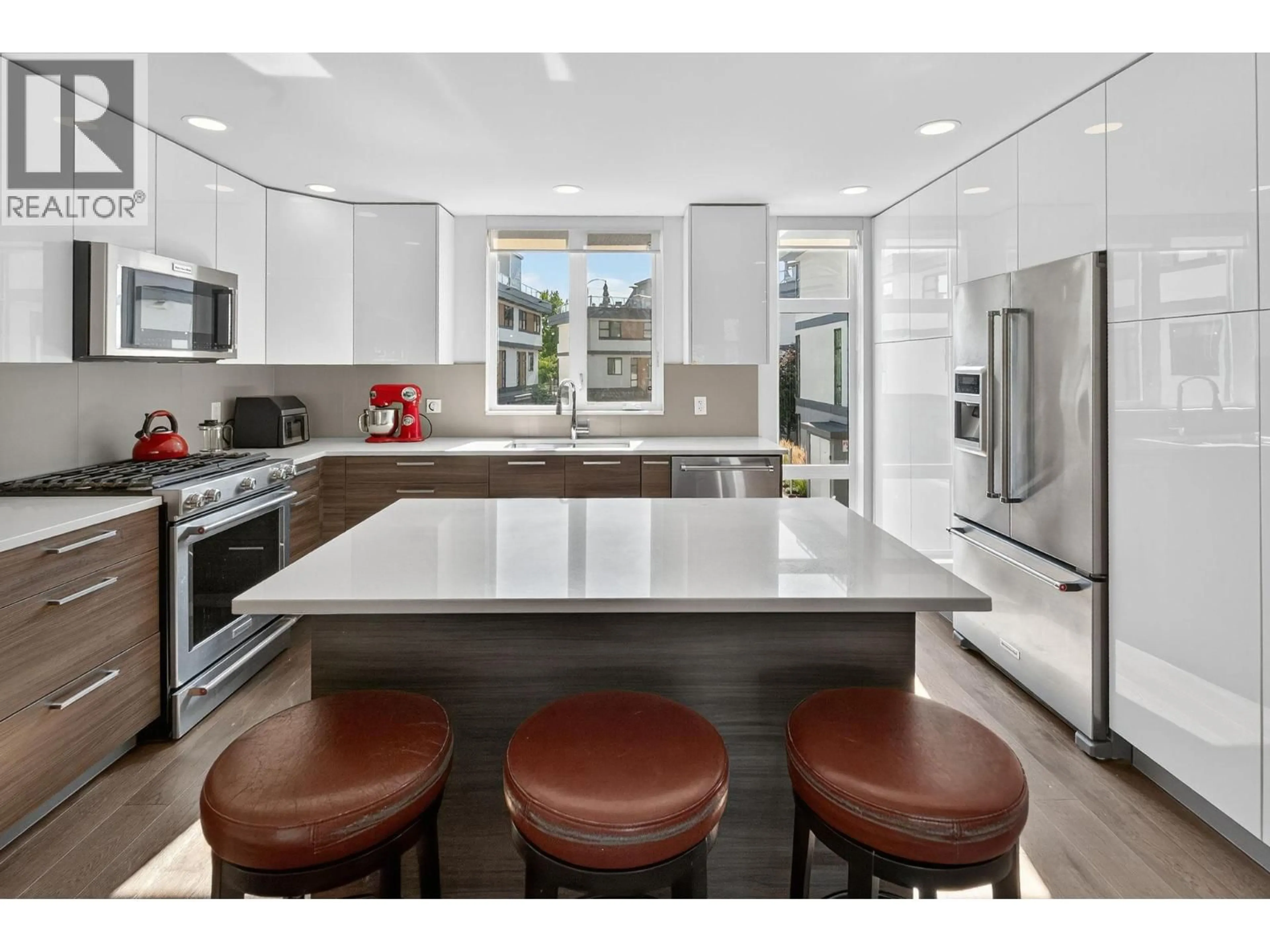Open concept kitchen, ceramic/tile floor for 33 - 1515 HIGHLAND DRIVE, Kelowna British Columbia V1Y0C9