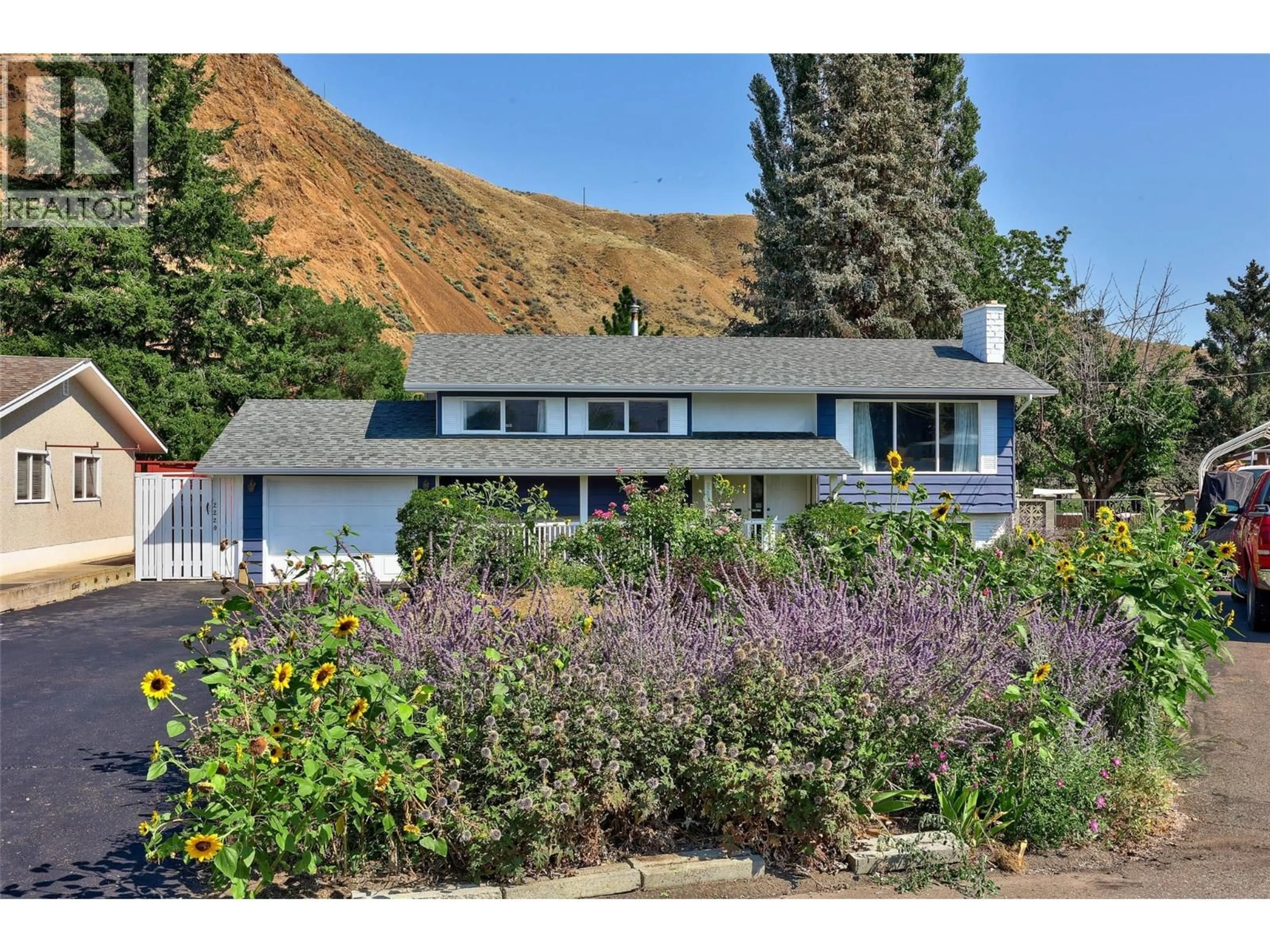 Home with vinyl exterior material, mountain view for 2220 SHANNON PLACE, Kamloops British Columbia V2B4Z4