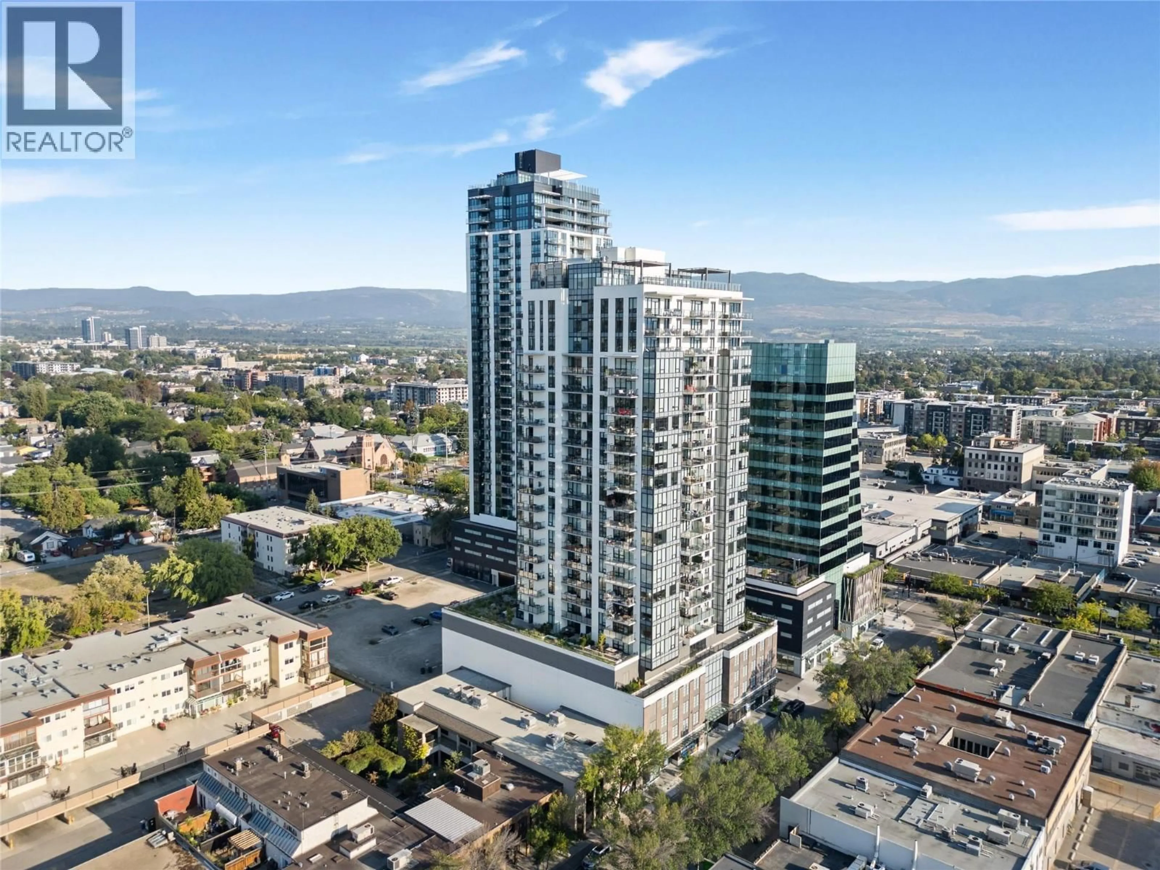 A pic from outside/outdoor area/front of a property/back of a property/a pic from drone, city buildings view from balcony for 2005 - 1471 ST. PAUL STREET, Kelowna British Columbia V1Y2E4