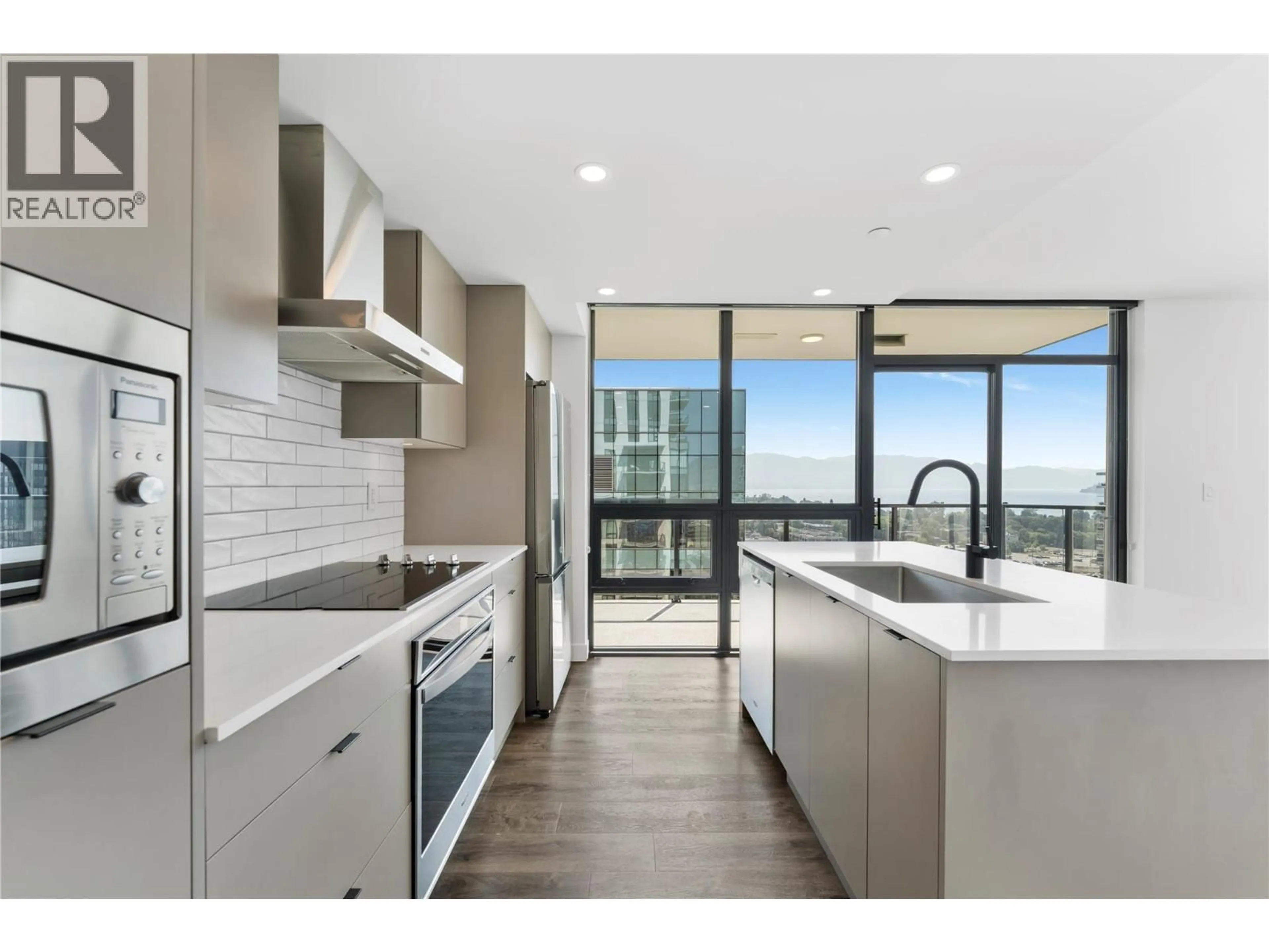 Open concept kitchen, ceramic/tile floor for 2005 - 1471 ST. PAUL STREET, Kelowna British Columbia V1Y2E4