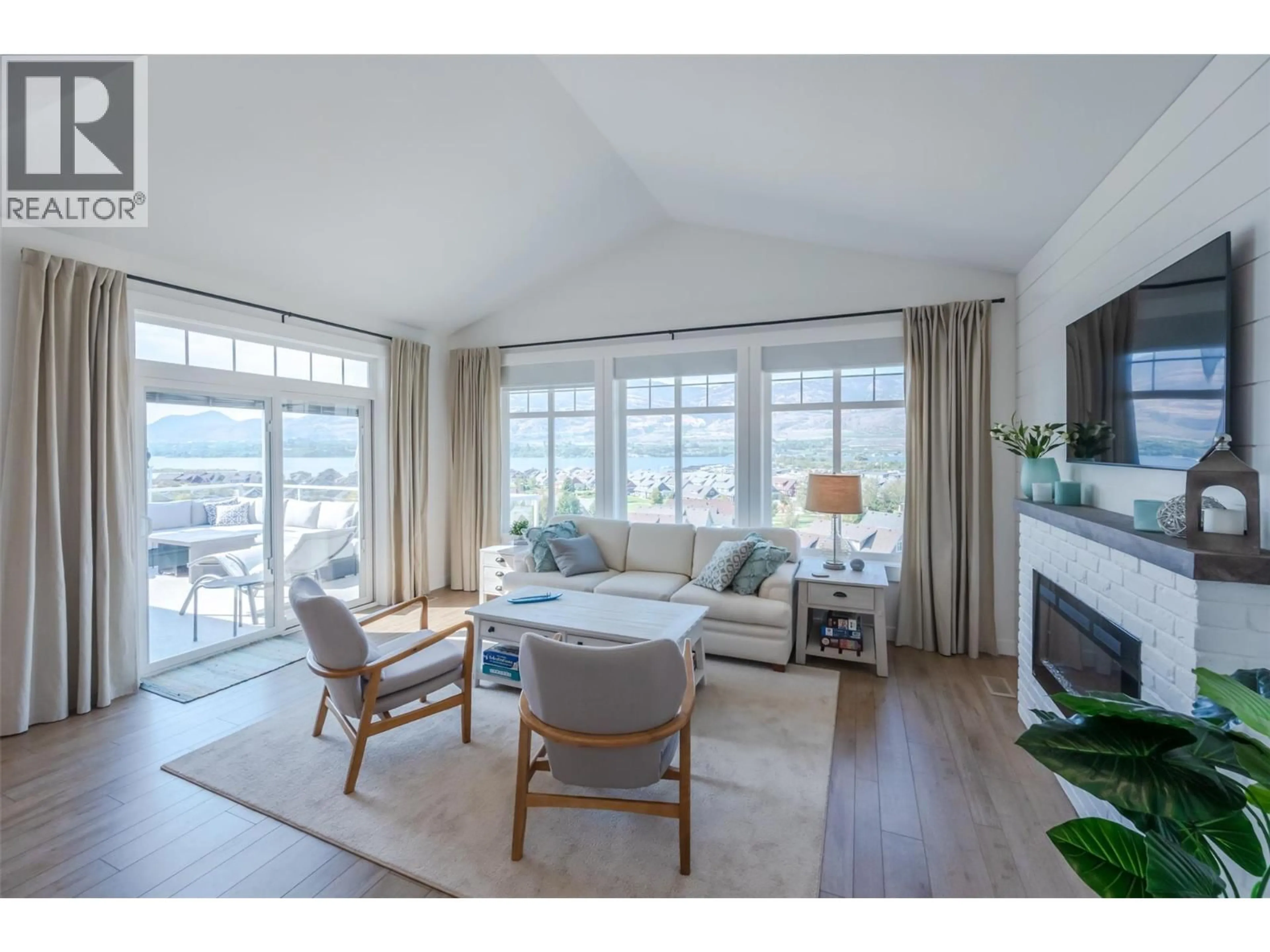 Living room with furniture, wood/laminate floor for 174 - 2450 RADIO TOWER ROAD, Oliver British Columbia V0H1T1