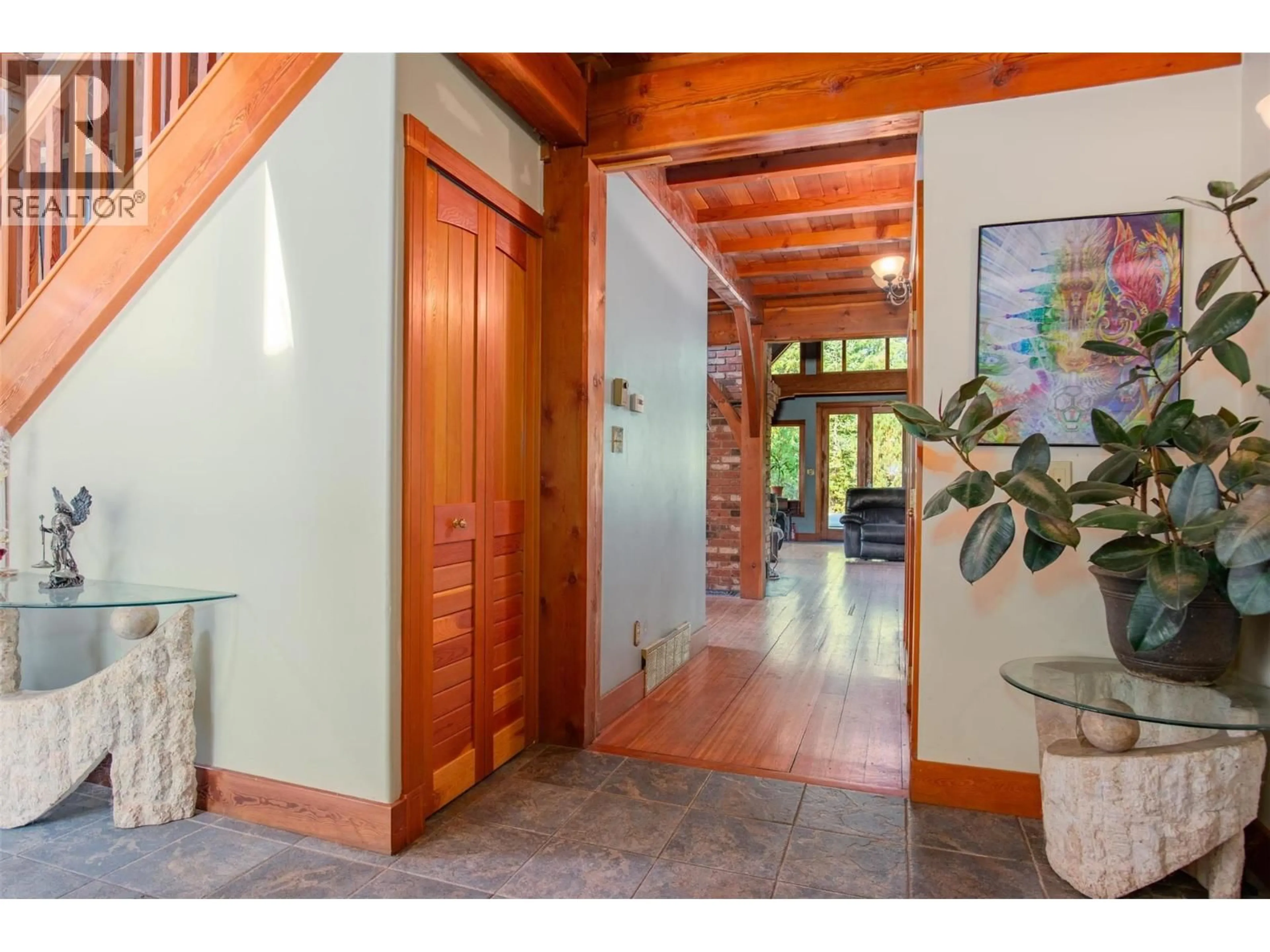 Indoor foyer for 2496 PASS CREEK ROAD, Pass Creek British Columbia V1N4T4