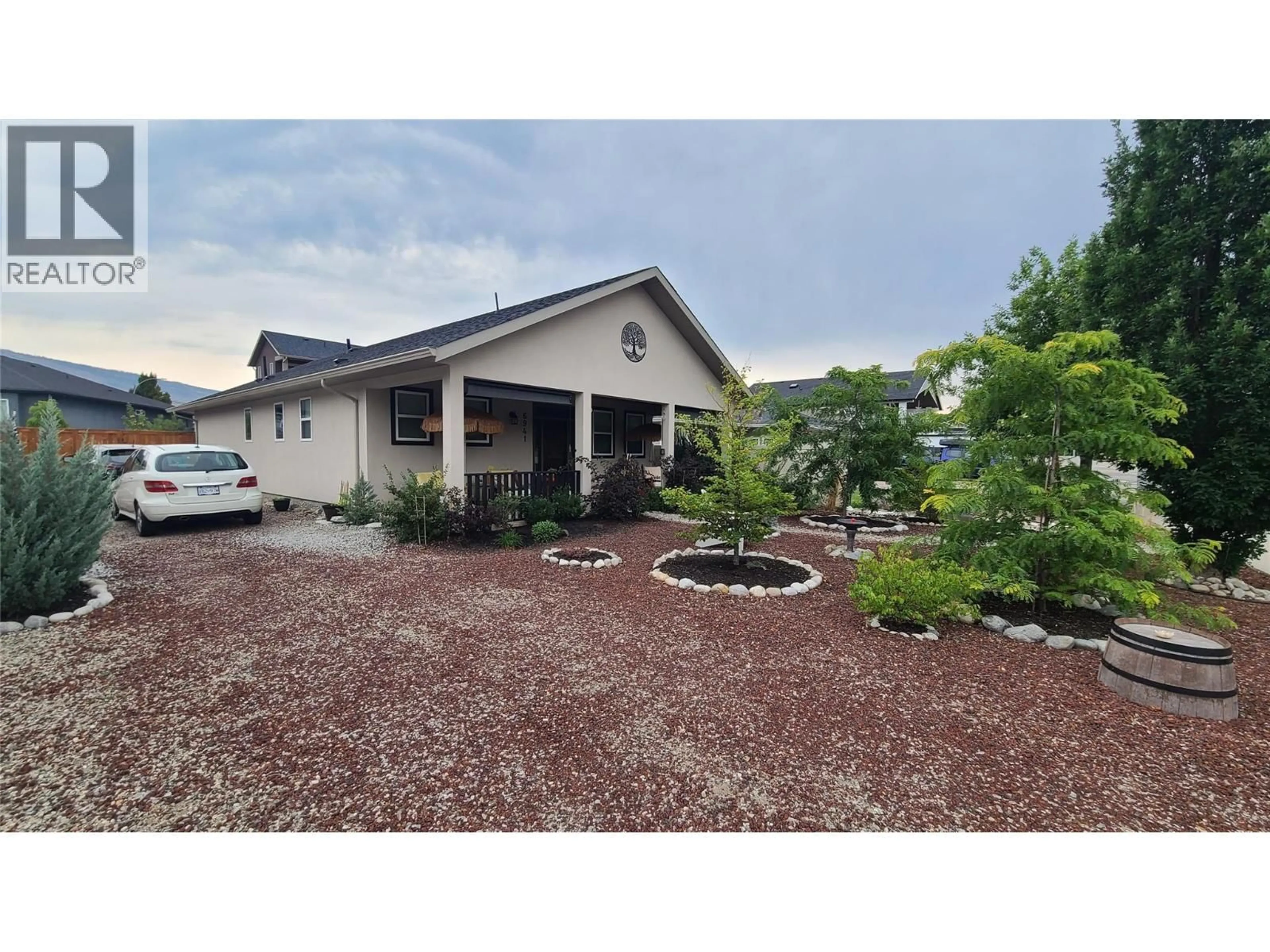 A pic from outside/outdoor area/front of a property/back of a property/a pic from drone, unknown for 6941 MEADOWS DR DRIVE, Oliver British Columbia V0H1T4
