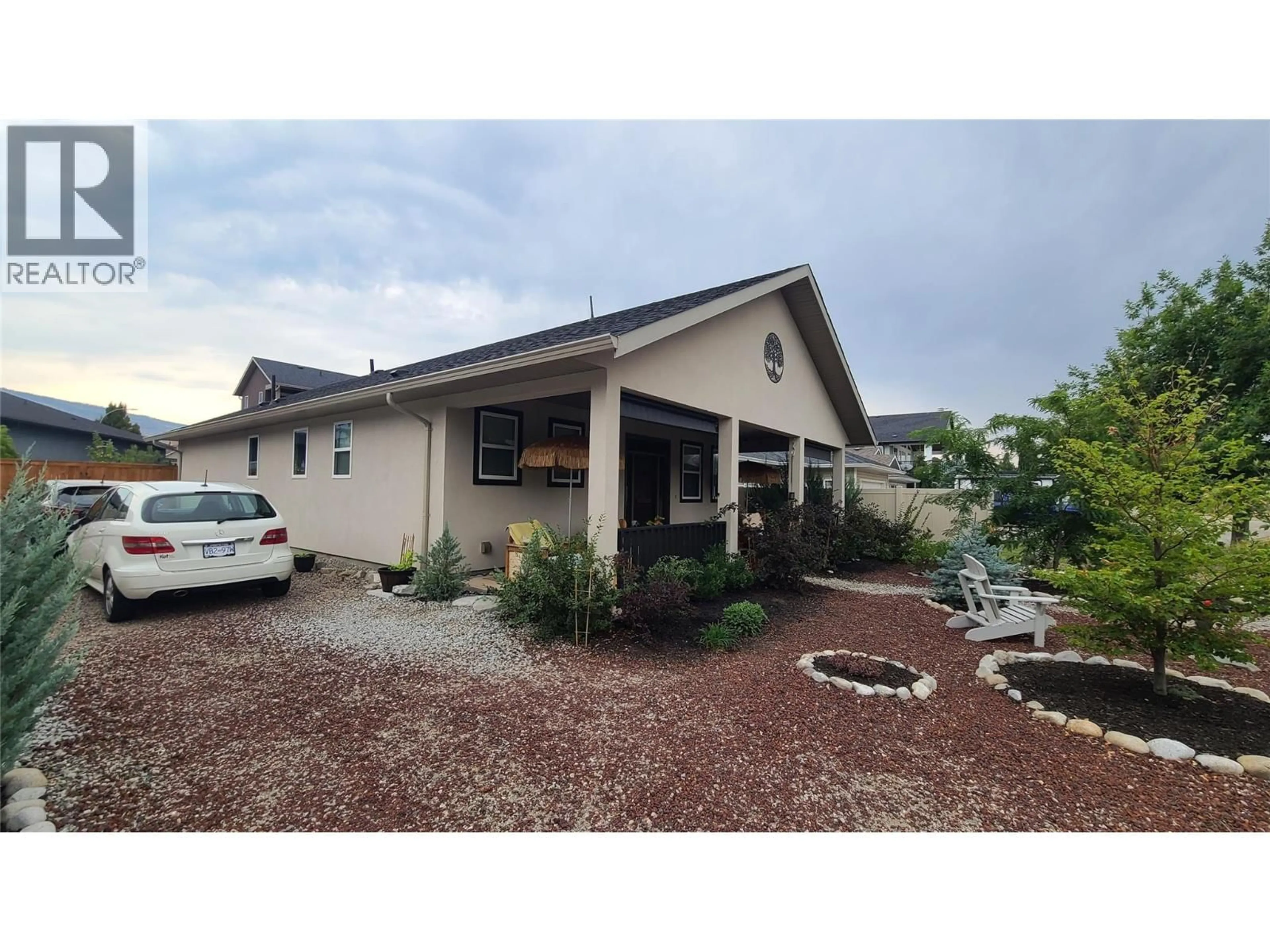 Home with vinyl exterior material, unknown for 6941 MEADOWS DR DRIVE, Oliver British Columbia V0H1T4