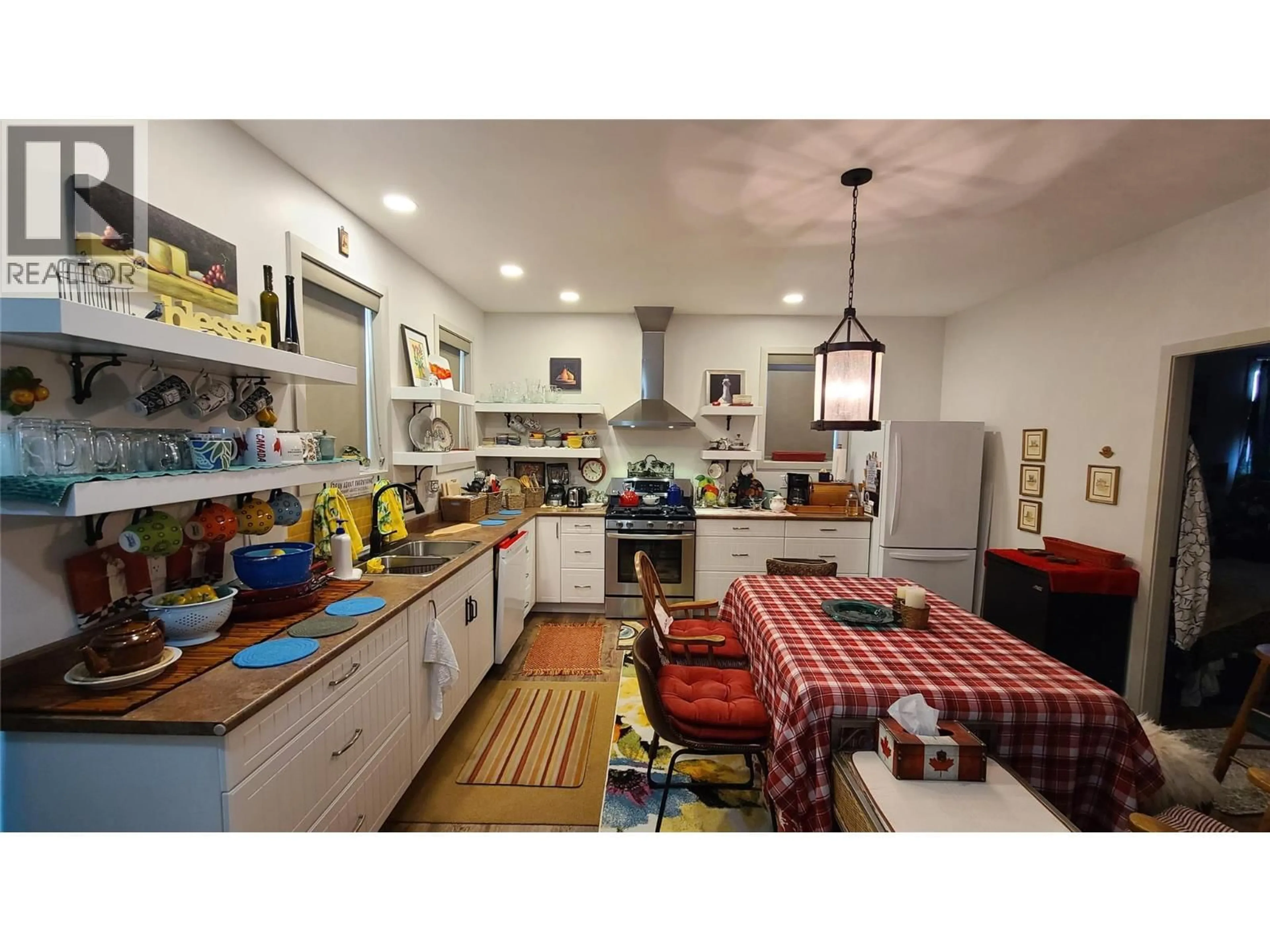Open concept kitchen, ceramic/tile floor for 6941 MEADOWS DR DRIVE, Oliver British Columbia V0H1T4