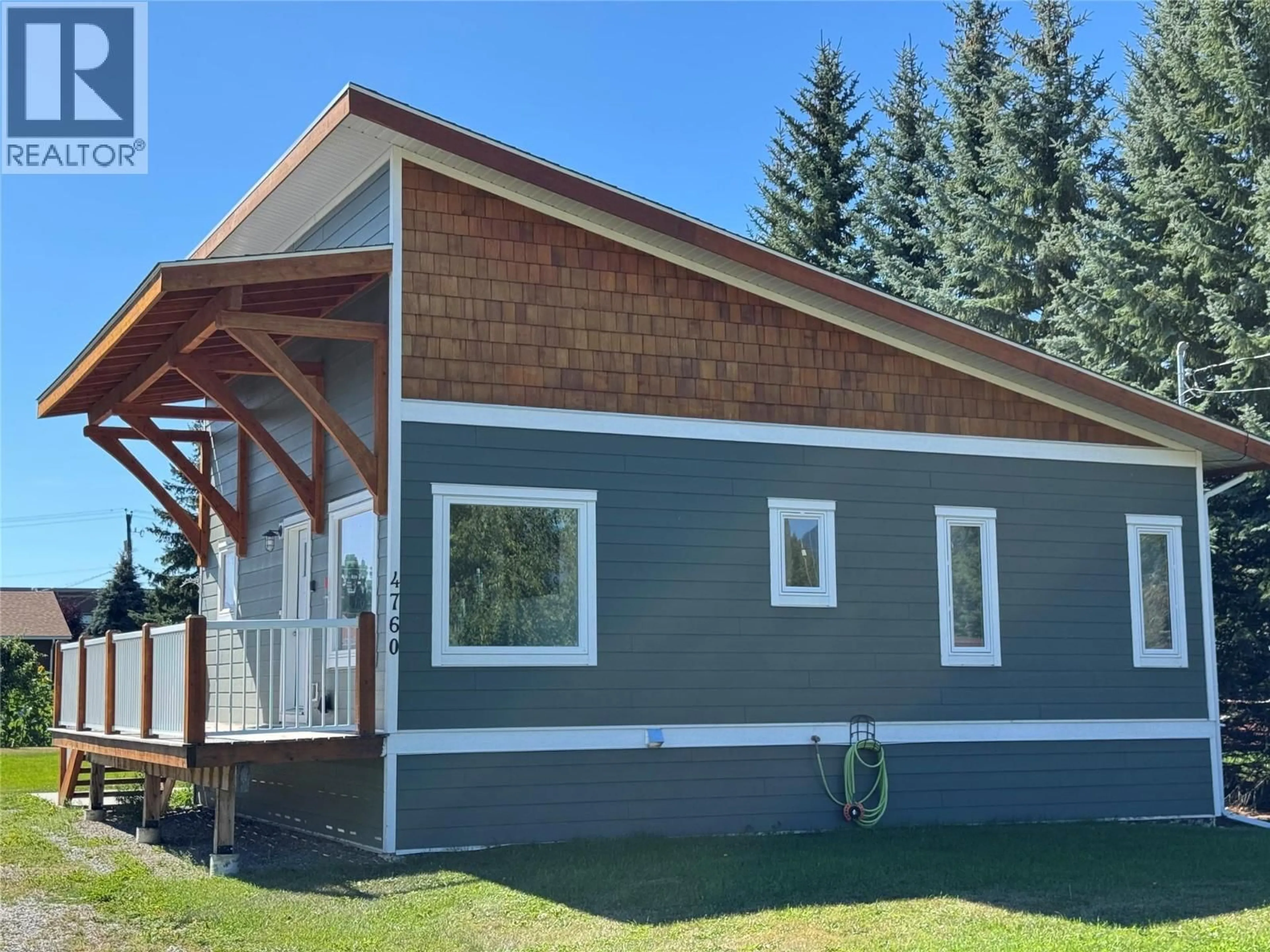 Home with vinyl exterior material, building for 4760 WILLOW AVENUE, Canal Flats British Columbia V0B1B0