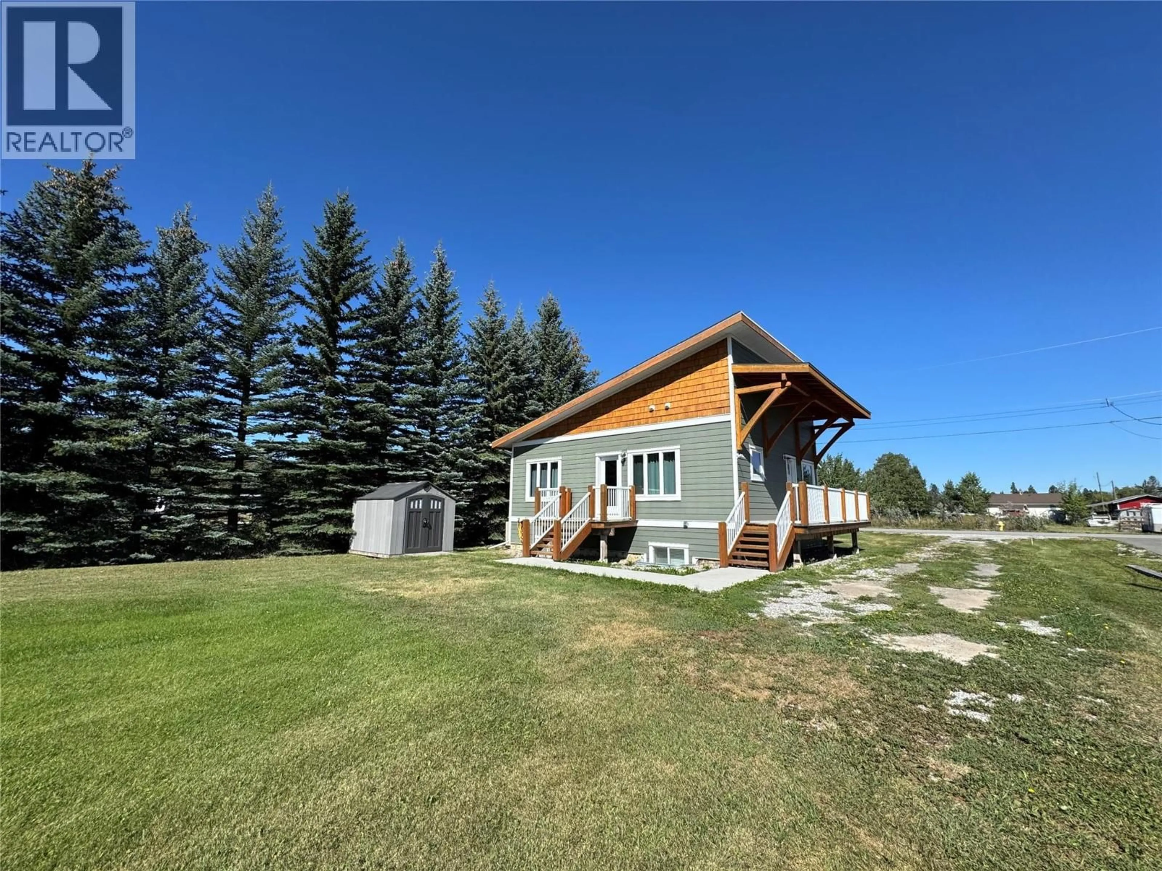 A pic from outside/outdoor area/front of a property/back of a property/a pic from drone, building for 4760 WILLOW AVENUE, Canal Flats British Columbia V0B1B0