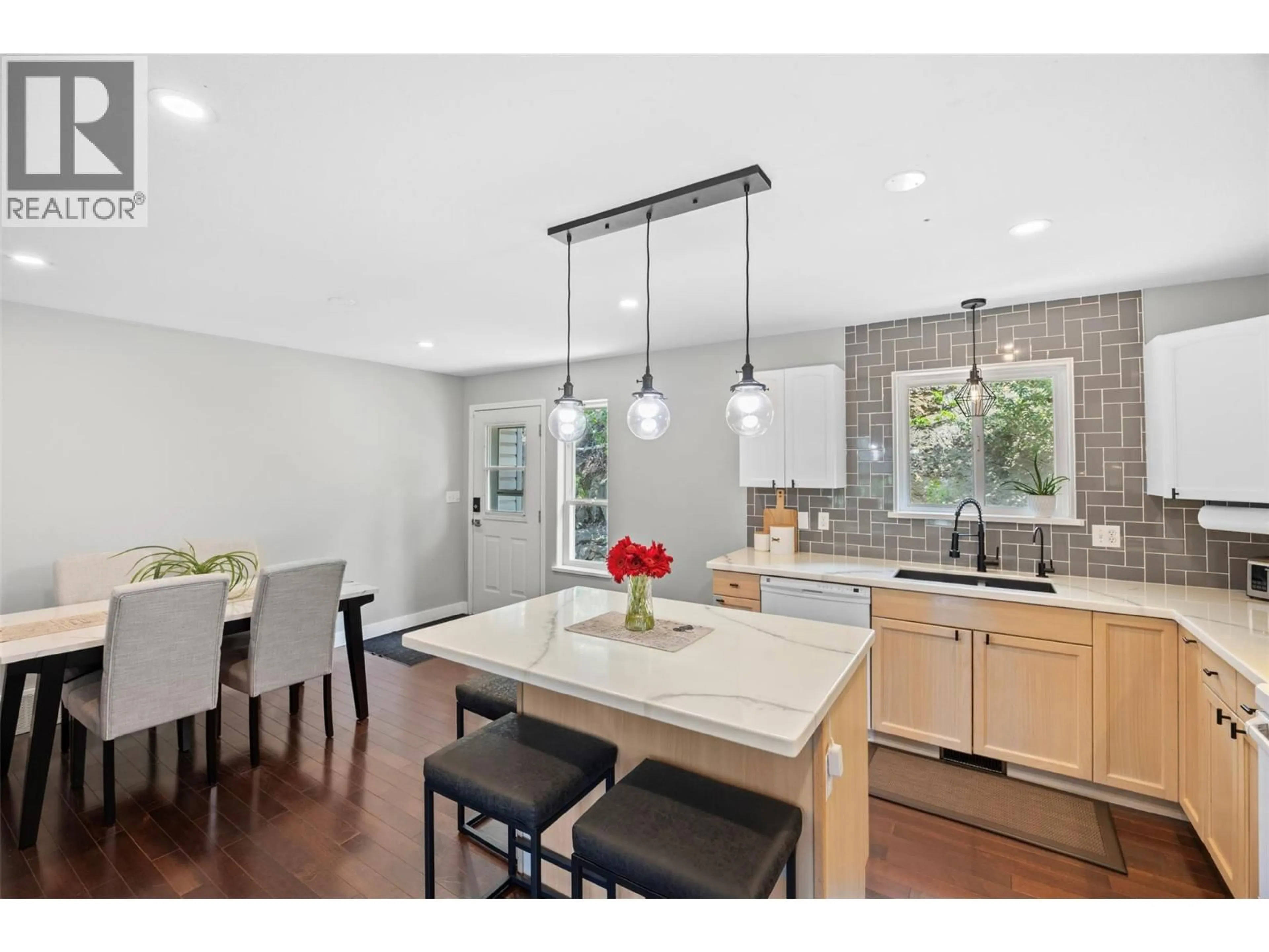Open concept kitchen, unknown for 1368 SUNSHINE COURT, Kamloops British Columbia V2E2P9