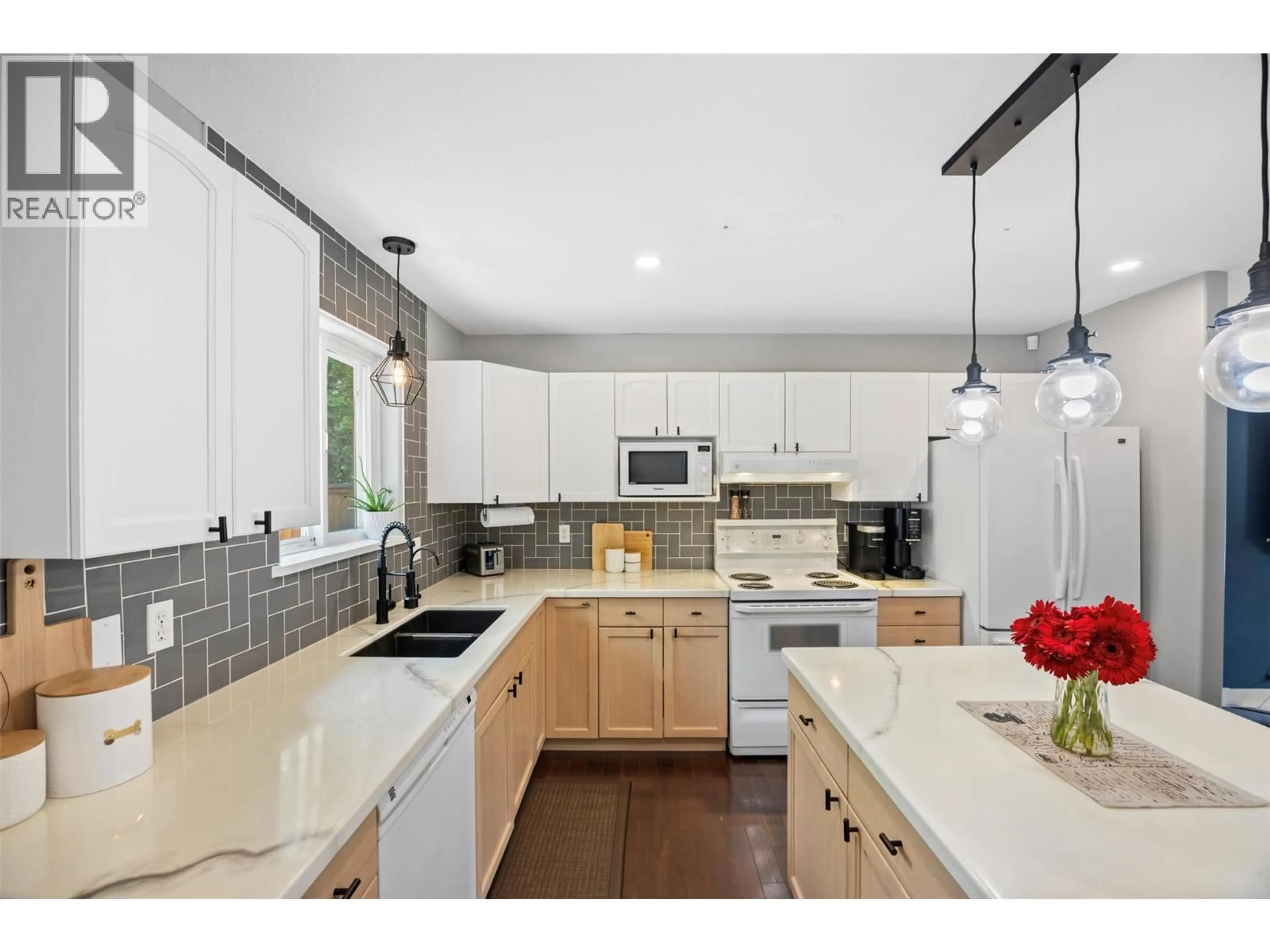Open concept kitchen, ceramic/tile floor for 1368 SUNSHINE COURT, Kamloops British Columbia V2E2P9