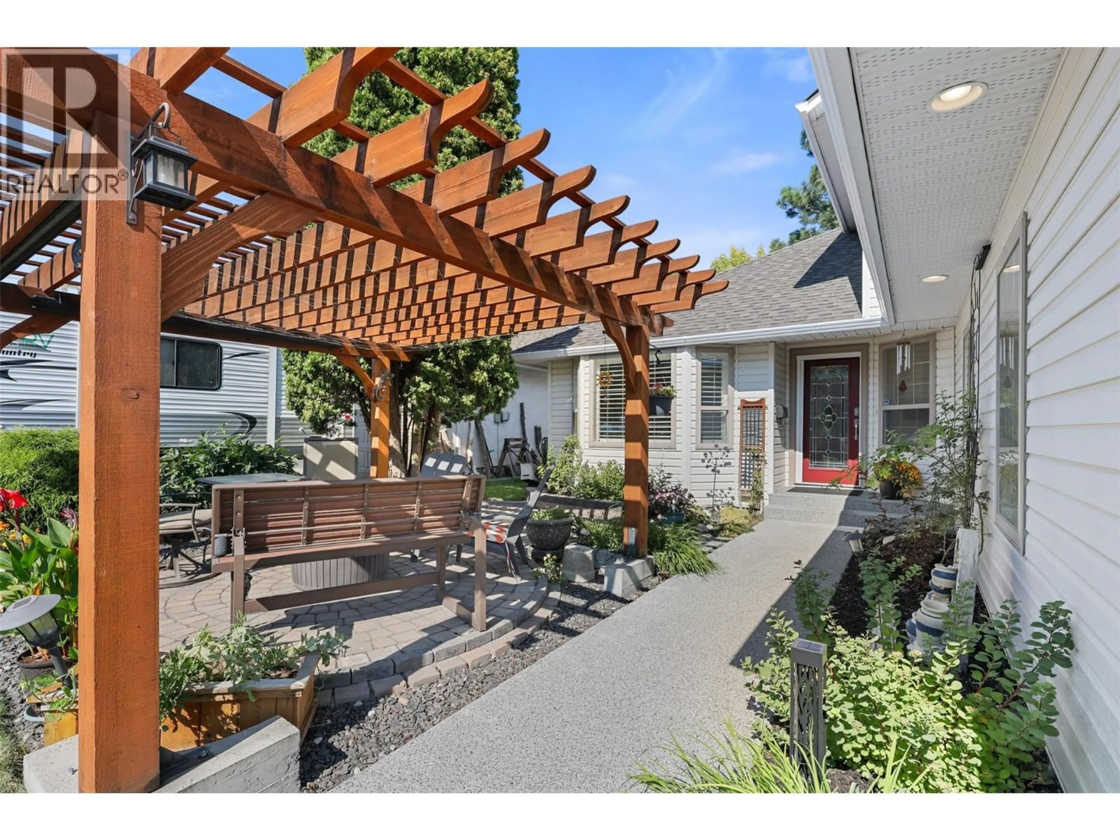 Patio, street for 225 SUNHILL COURT, Kamloops British Columbia V2E2P5