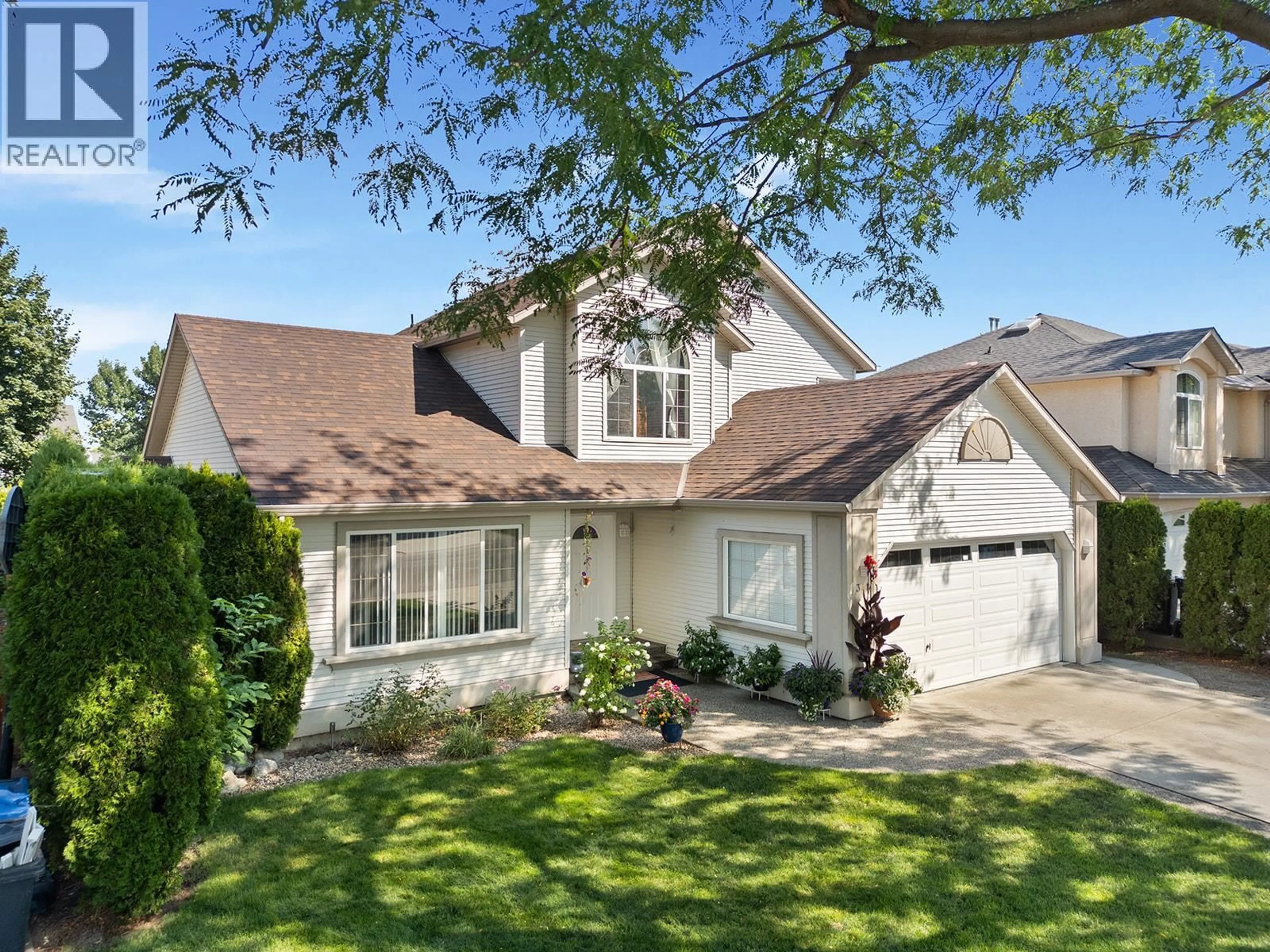 Home with vinyl exterior material, street for 348 WALLACE ROAD, Kelowna British Columbia V1X7M5