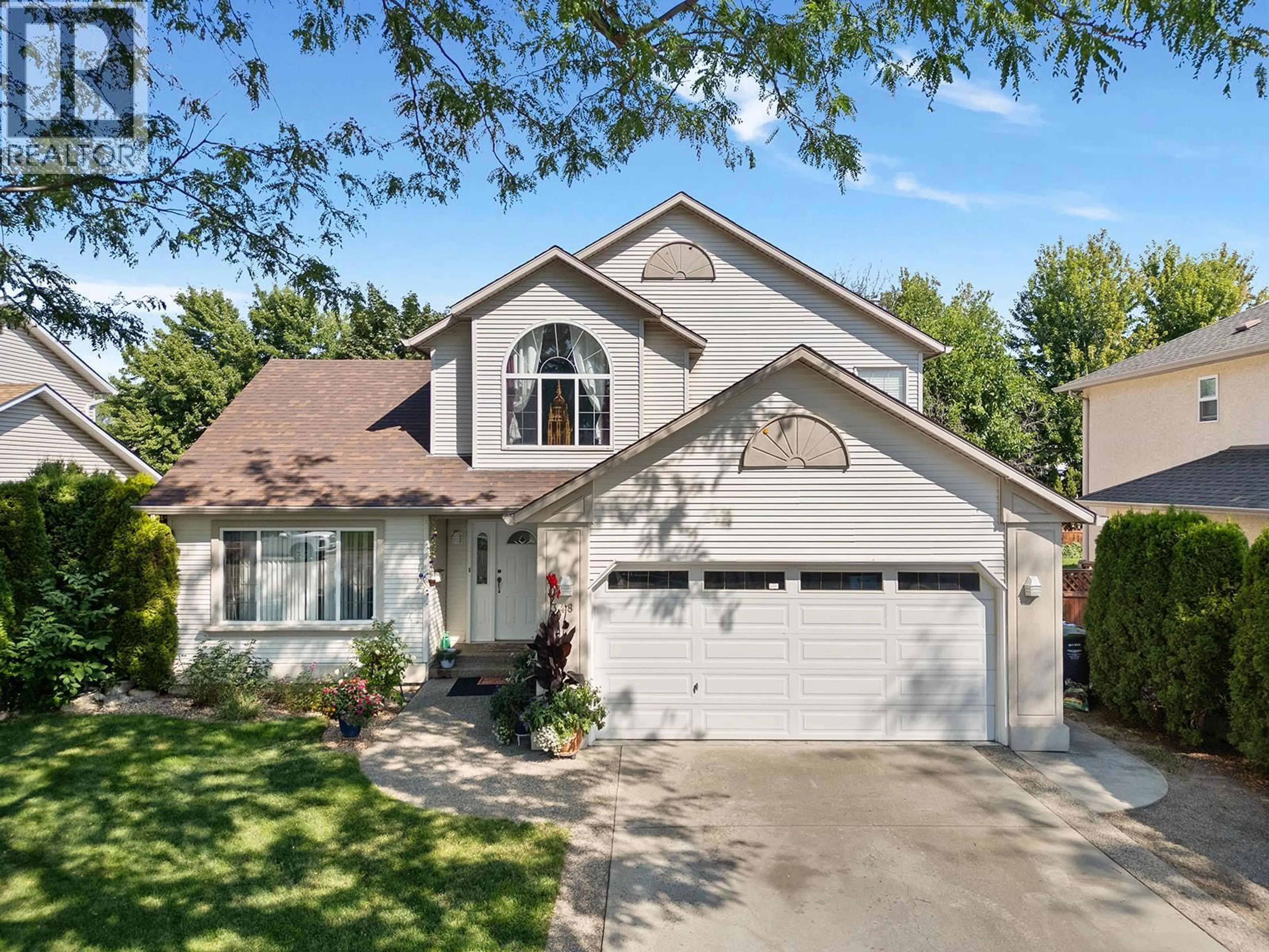 Home with vinyl exterior material, street for 348 WALLACE ROAD, Kelowna British Columbia V1X7M5