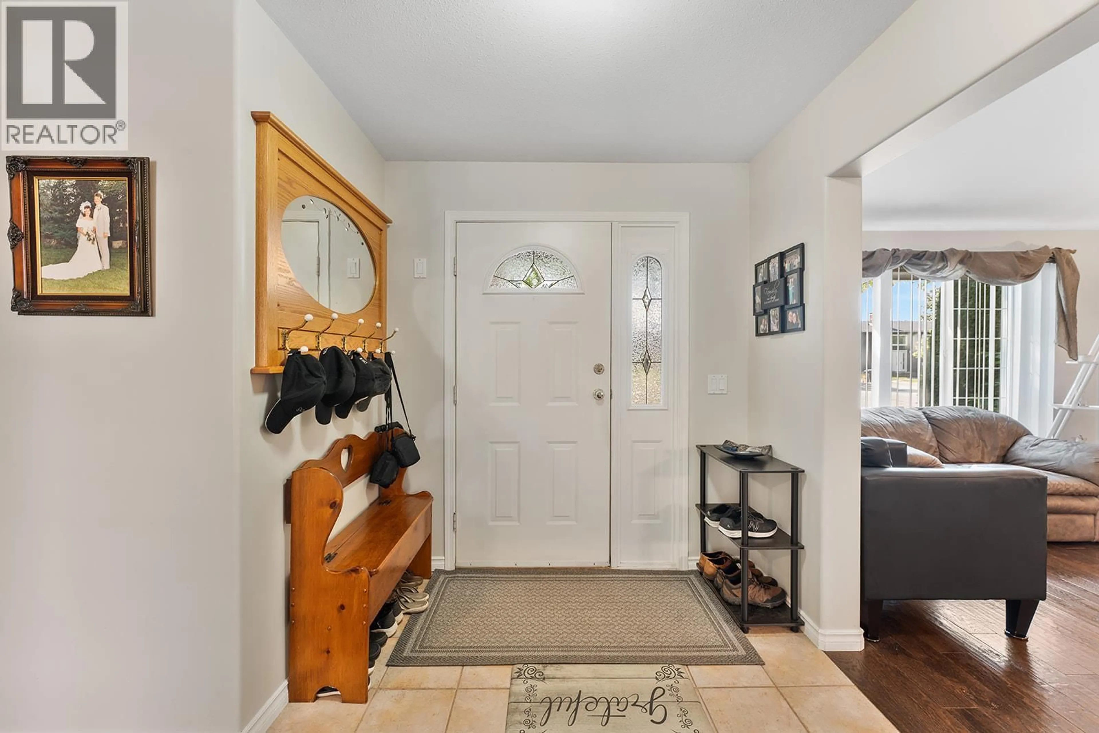 Indoor entryway for 348 WALLACE ROAD, Kelowna British Columbia V1X7M5