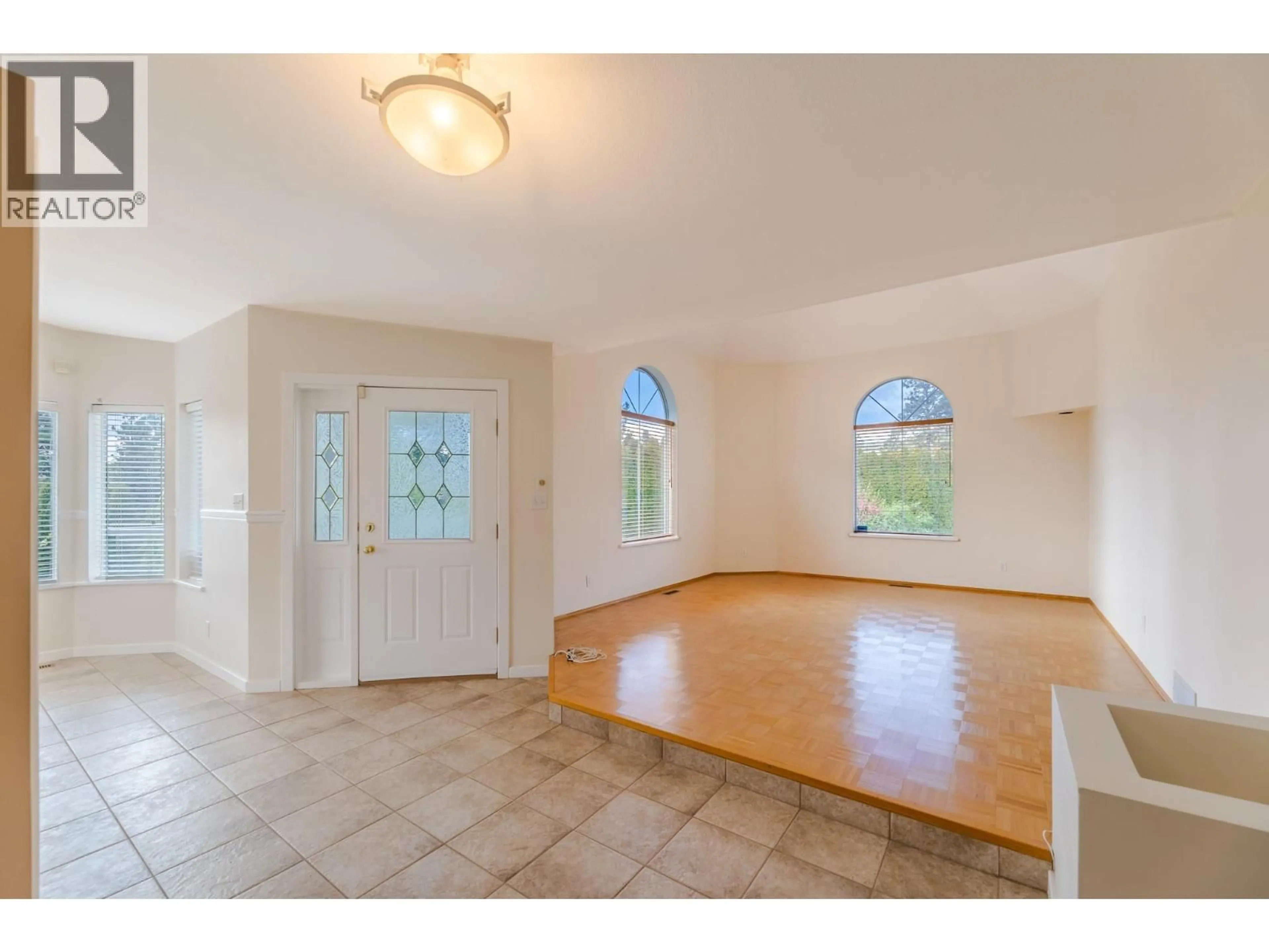 Indoor foyer for 112 SUMAC RIDGE DRIVE, Summerland British Columbia V0H1Z6