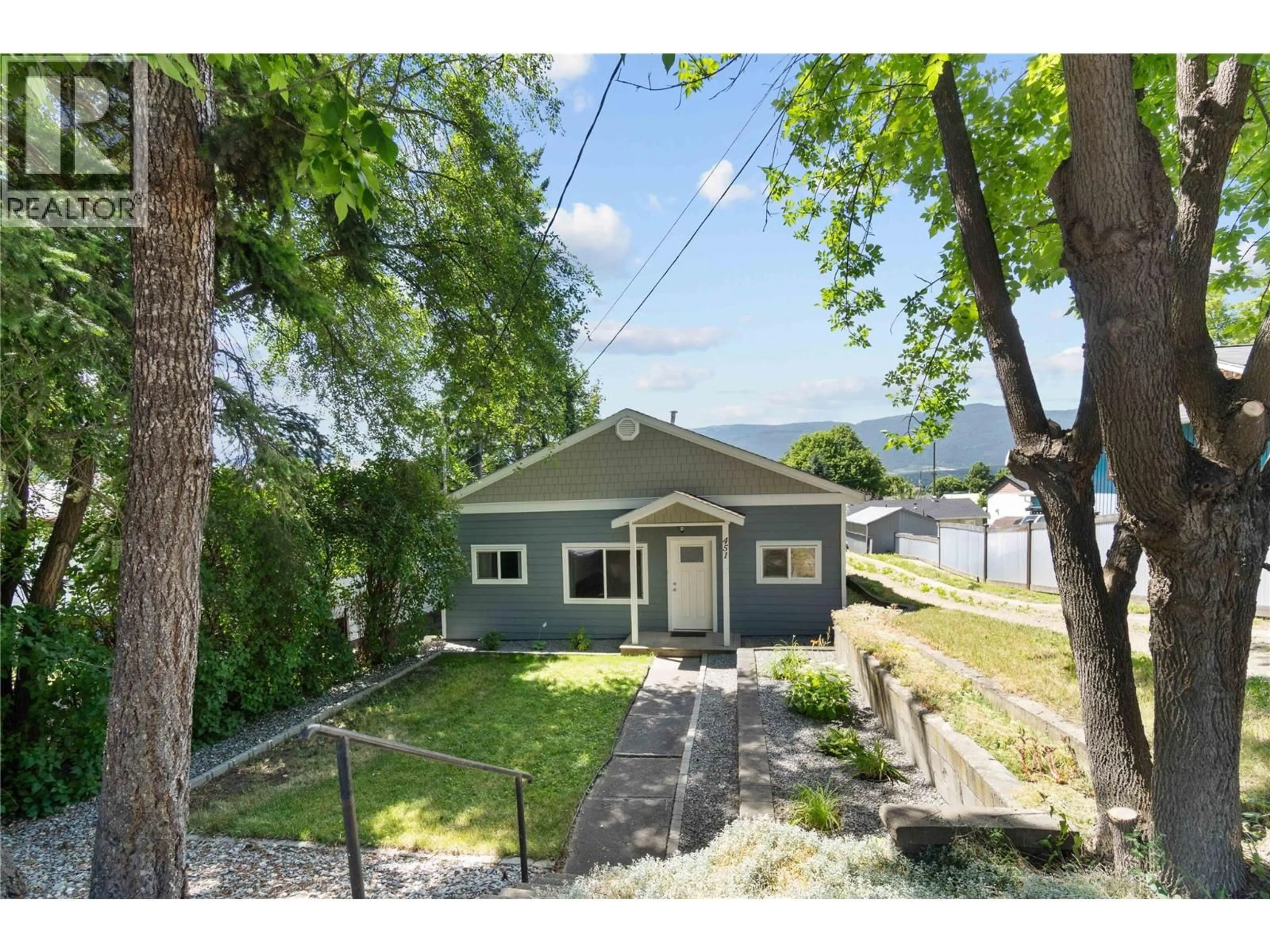 A pic from outside/outdoor area/front of a property/back of a property/a pic from drone, street for 451 3 STREET SOUTHEAST, Salmon Arm British Columbia V1E4G6