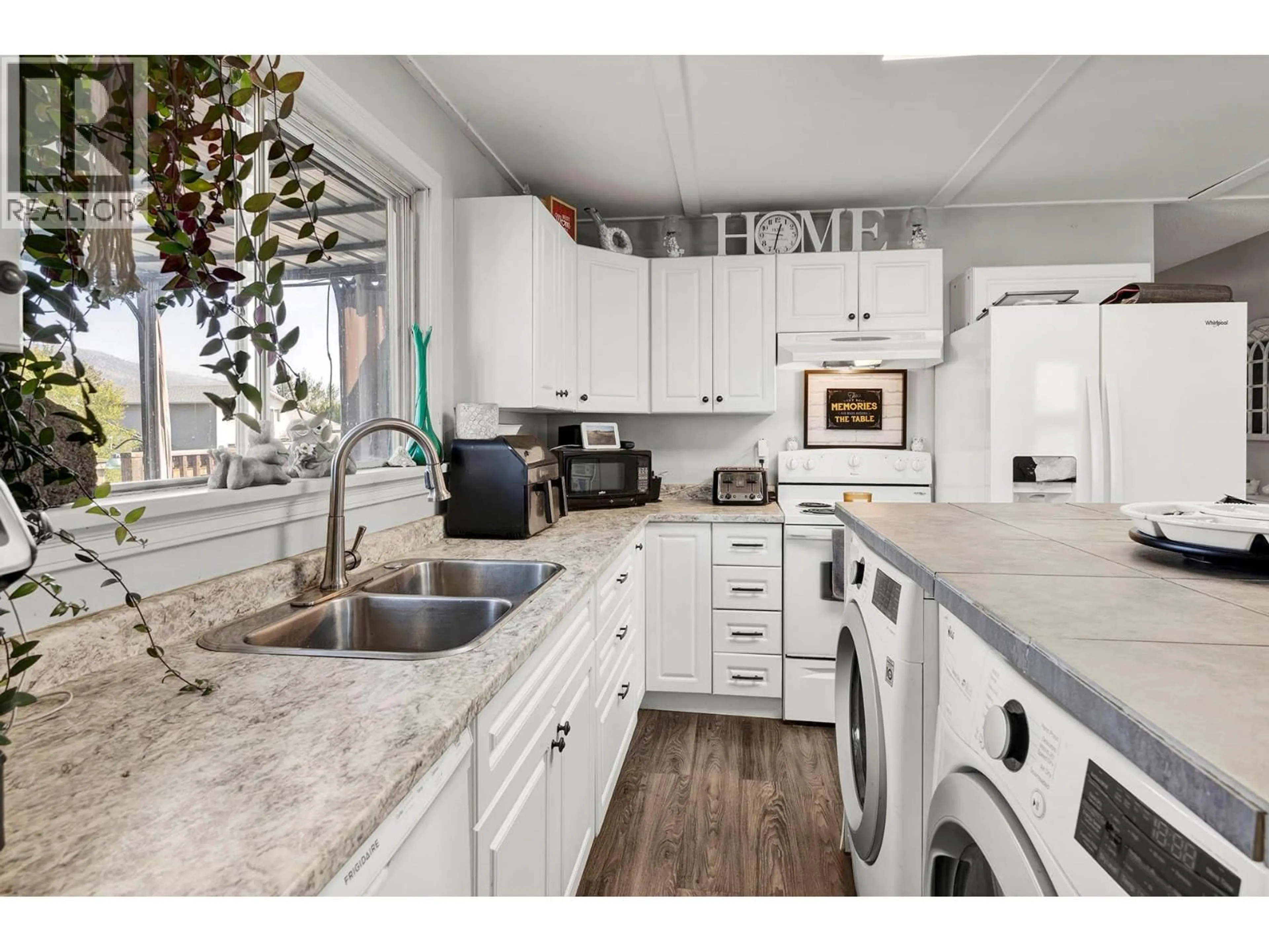 Kitchen with laundary machines, unknown for 315/317 OAK ROAD, Kamloops British Columbia V2B1K9