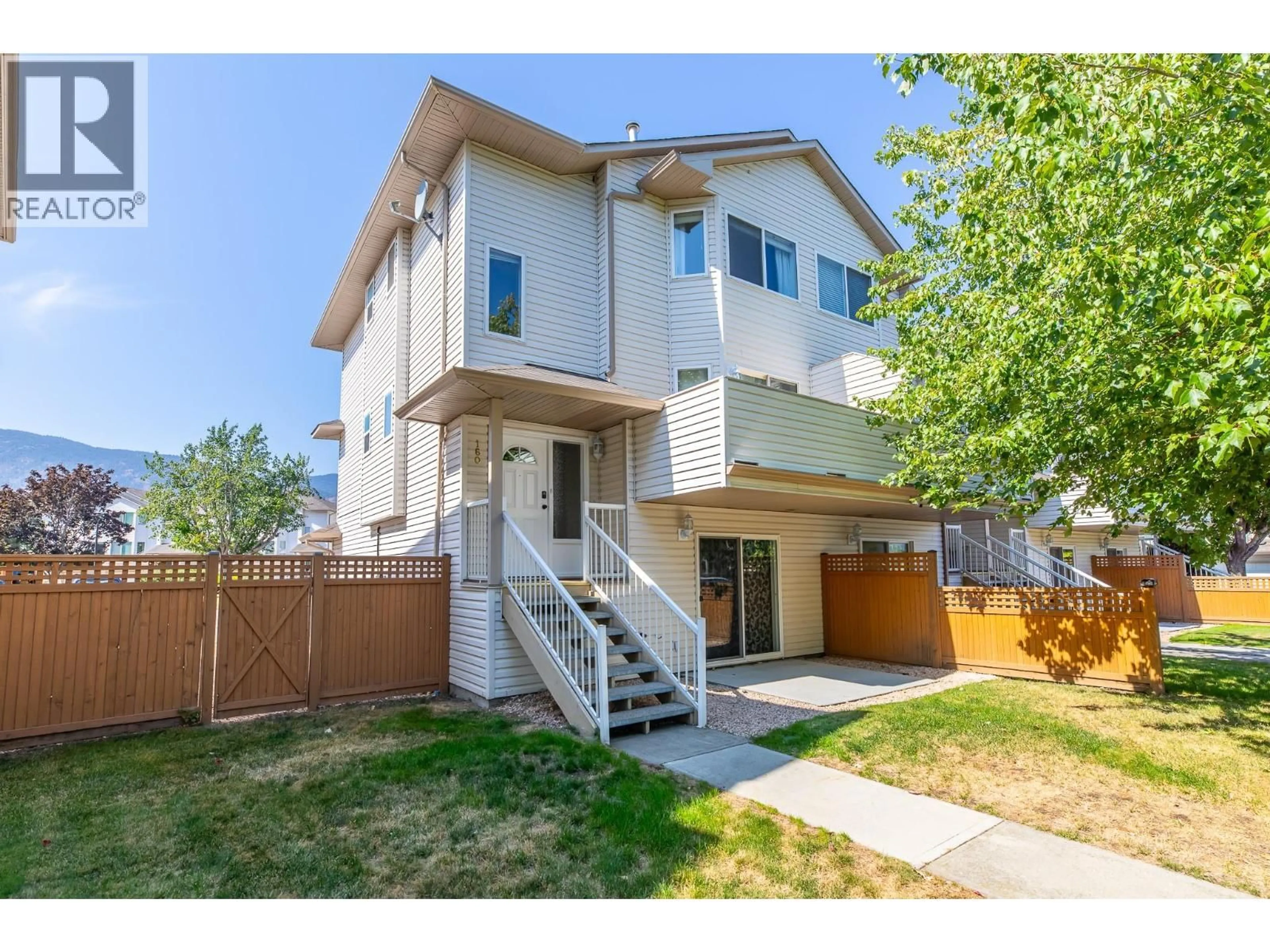 Home with vinyl exterior material, street for 160 - 3153 PARIS STREET, Penticton British Columbia V2A8P1