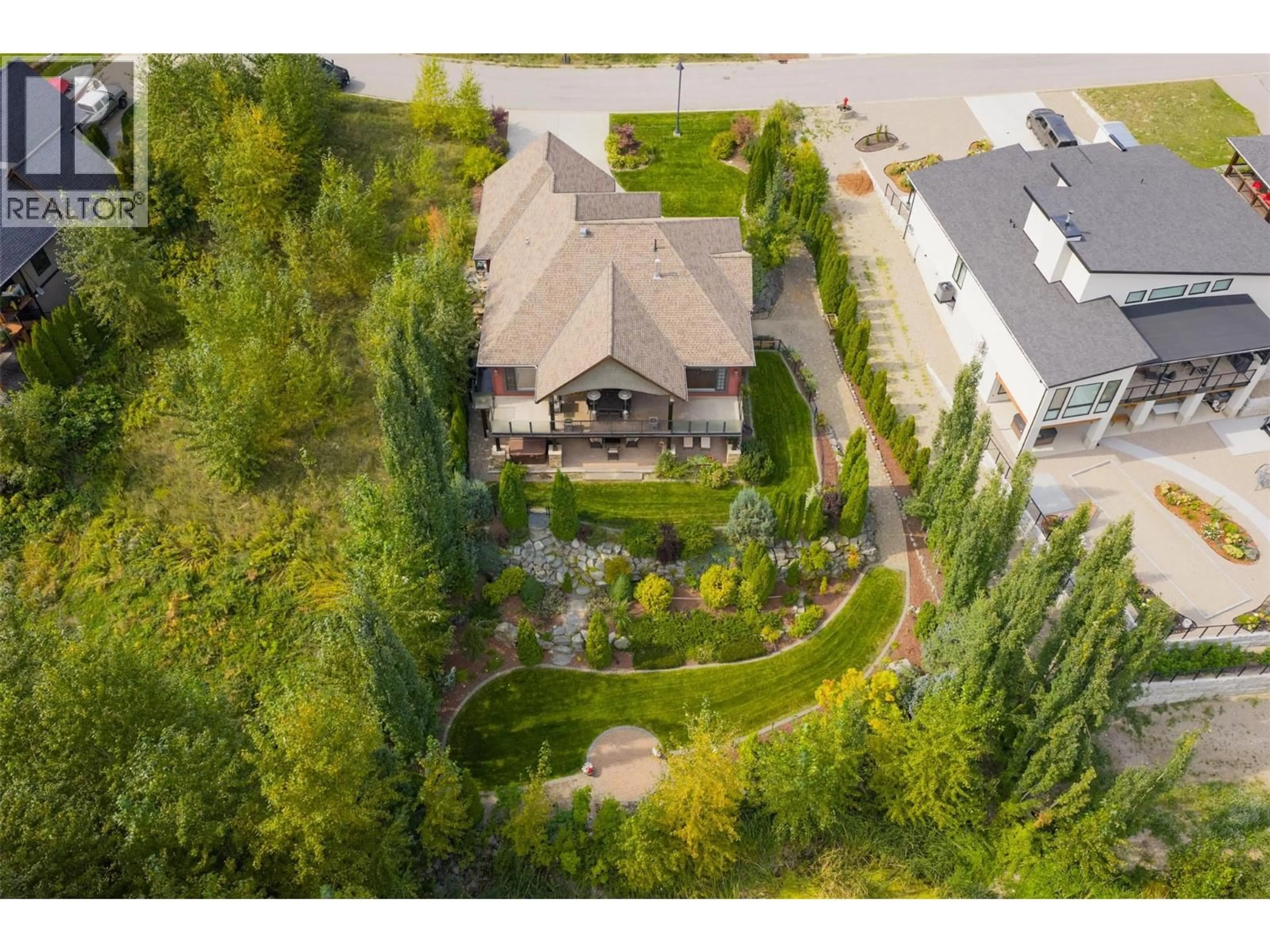 A pic from outside/outdoor area/front of a property/back of a property/a pic from drone, unknown for 807 WHITE TAIL DRIVE, Rossland British Columbia V0G1Y0