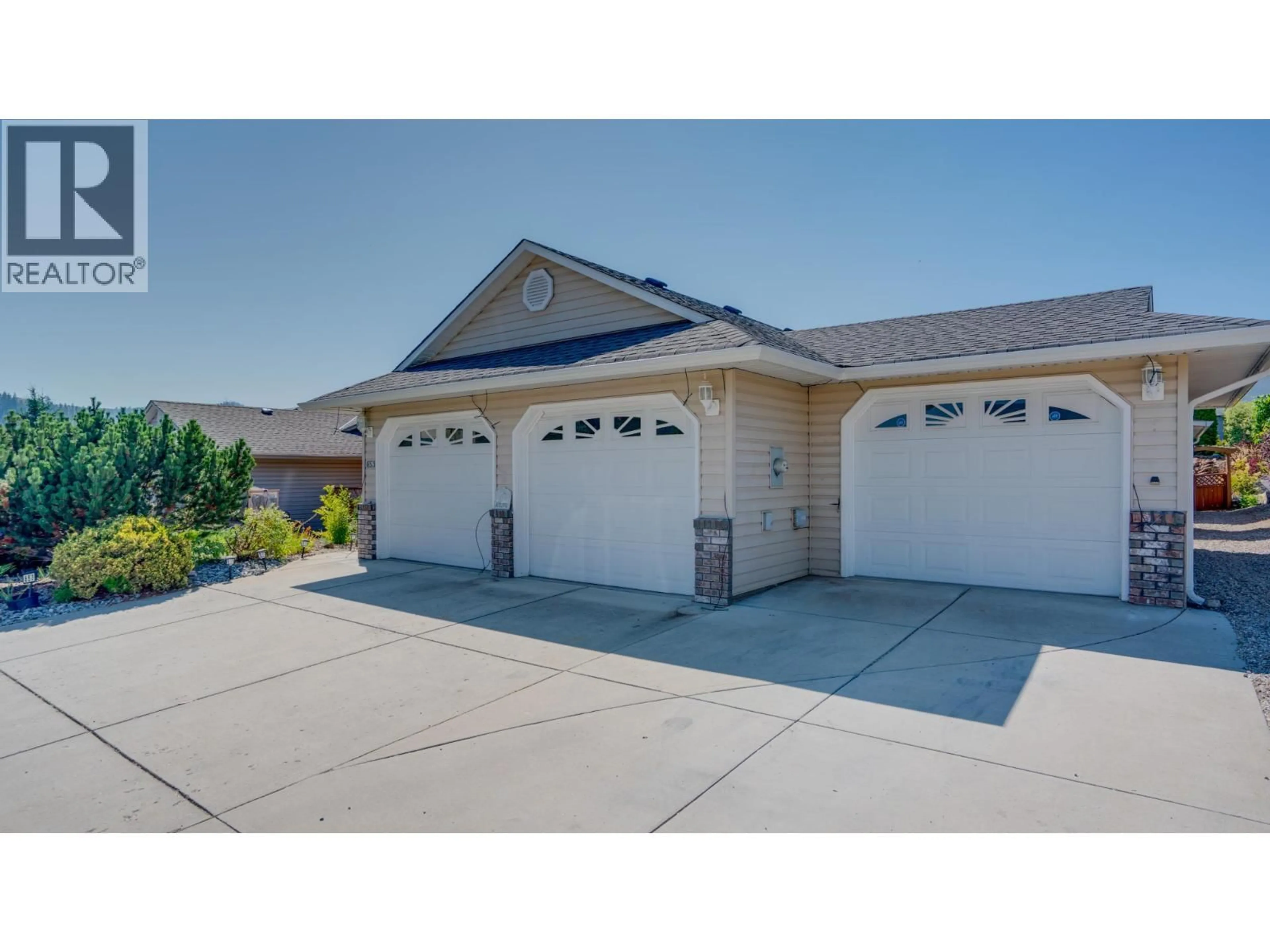 Indoor garage for 653 6TH STREET, Vernon British Columbia V1H1Z1