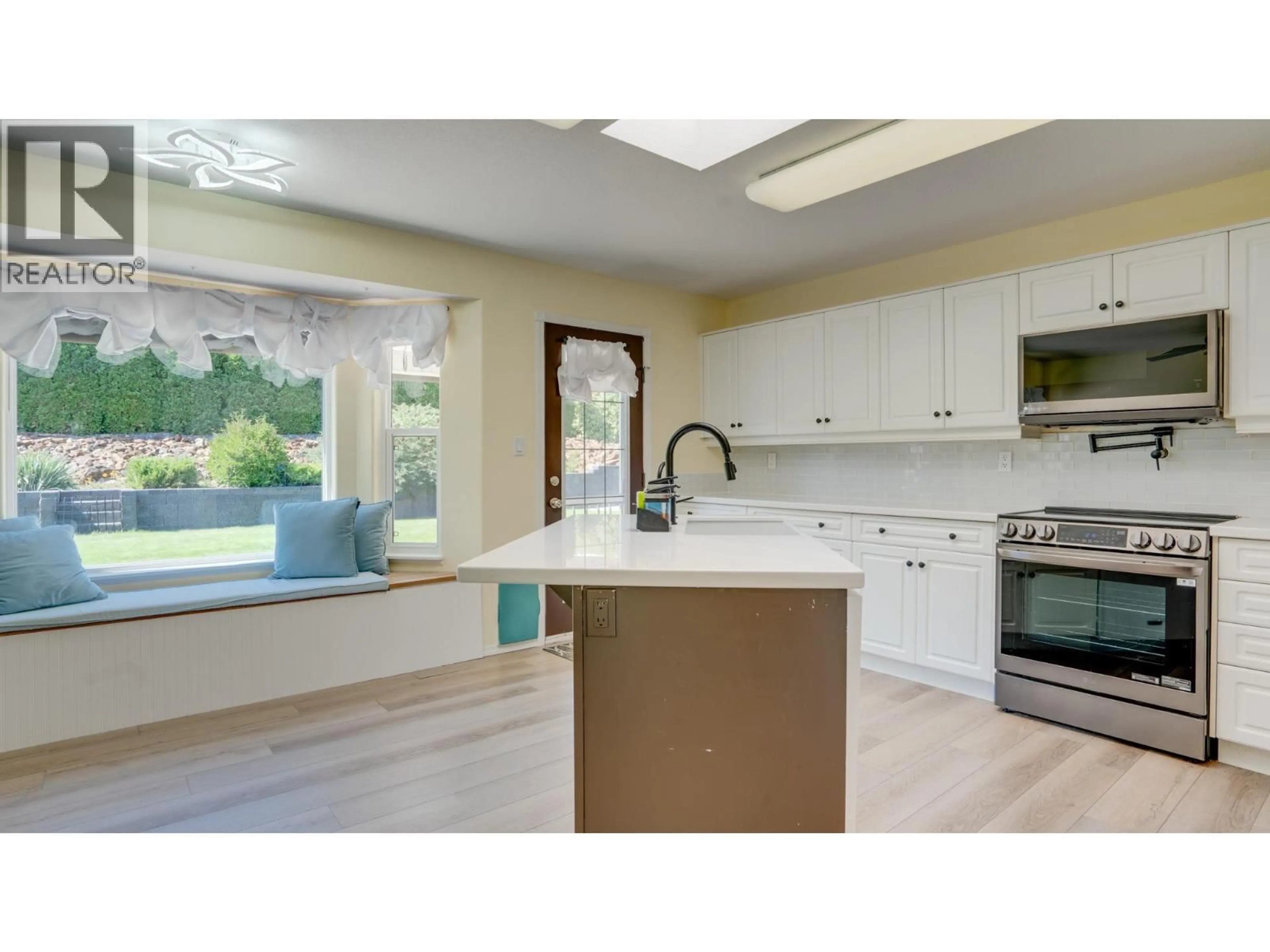 Open concept kitchen, unknown for 653 6TH STREET, Vernon British Columbia V1H1Z1