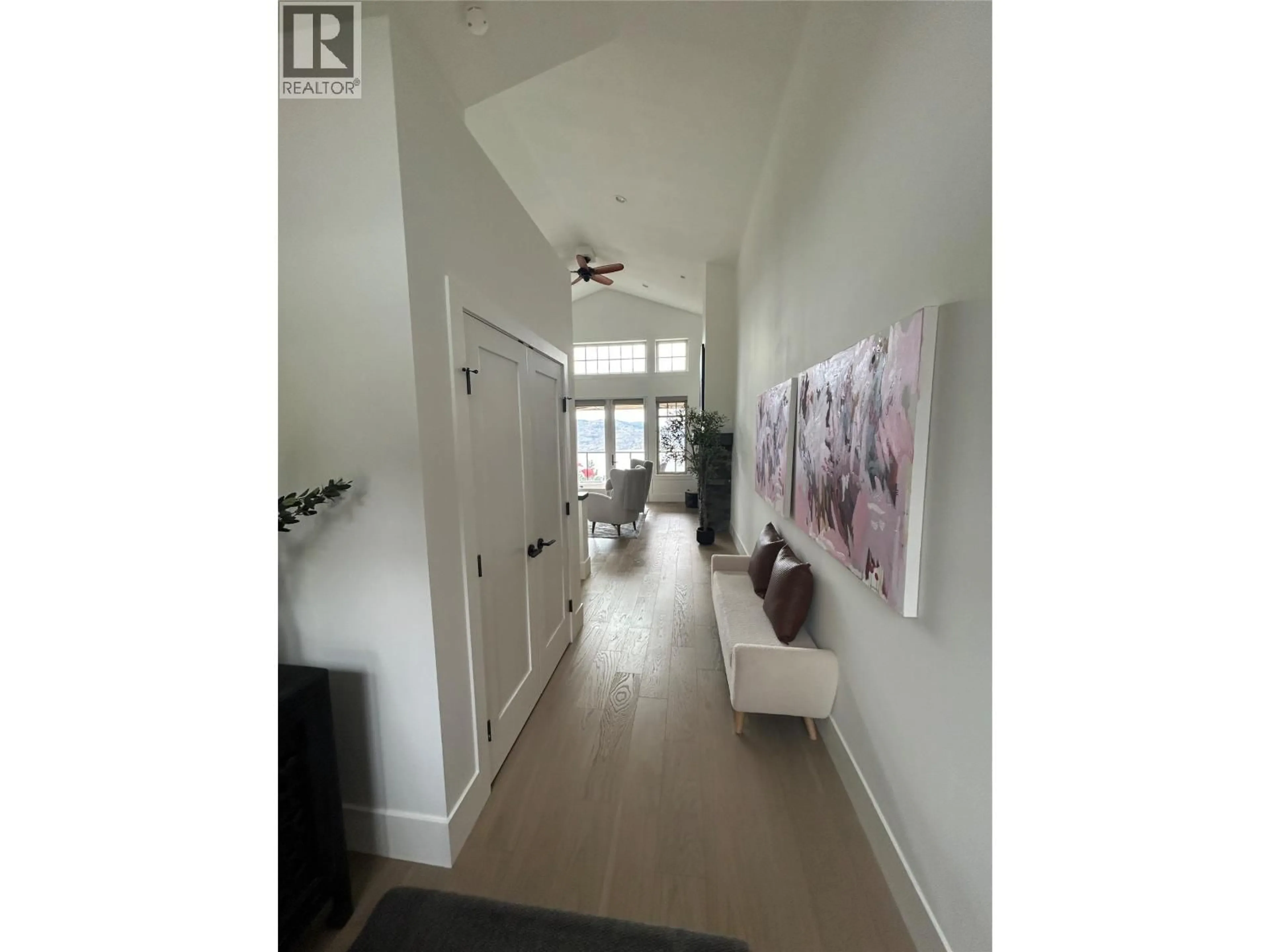 Indoor entryway for 129 - 4000 TRAILS PLACE, Peachland British Columbia V0H1X5