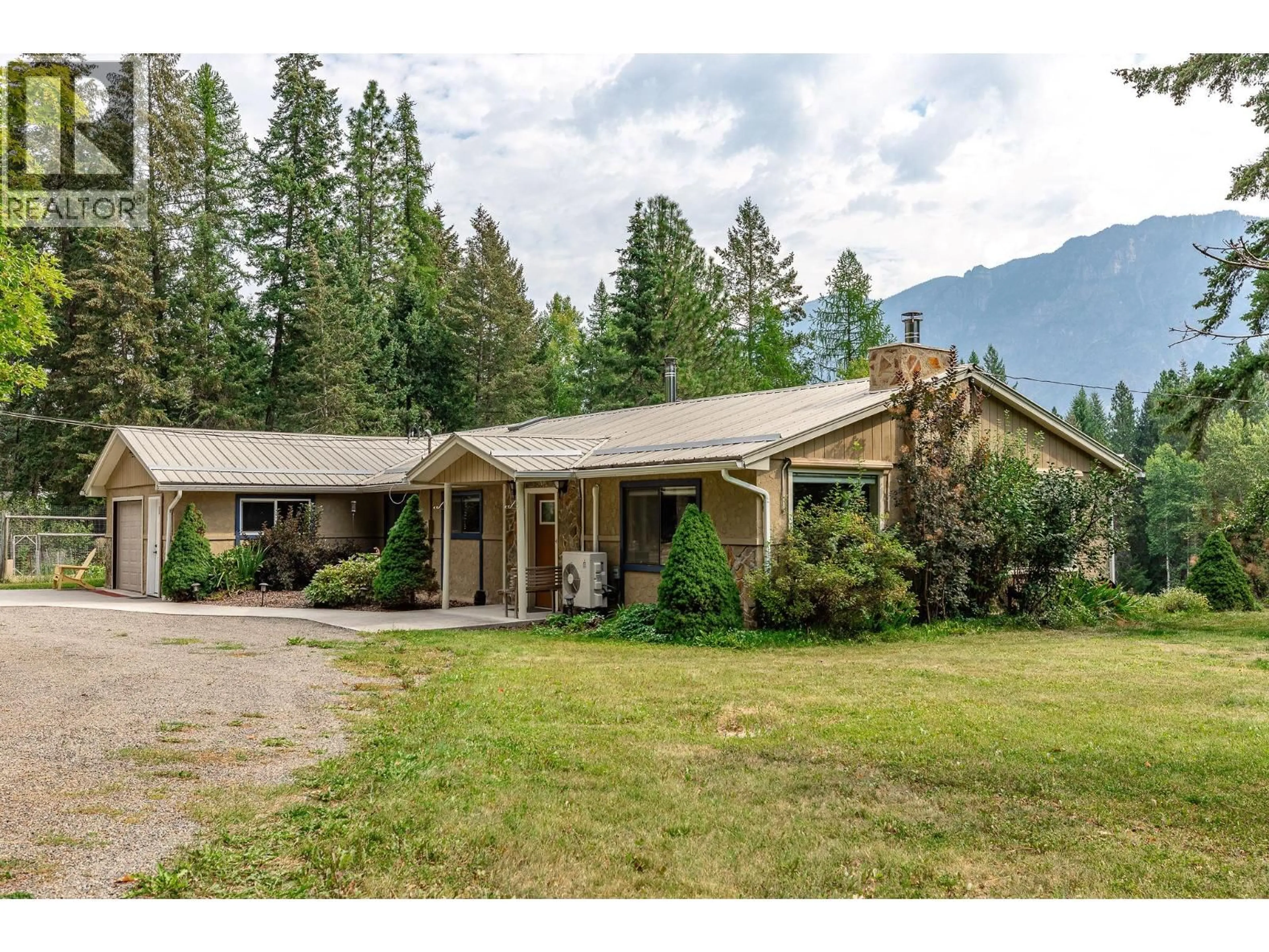 A pic from outside/outdoor area/front of a property/back of a property/a pic from drone, mountain view for 1058 SINCLAIR ROAD, Lister British Columbia V0B1G2